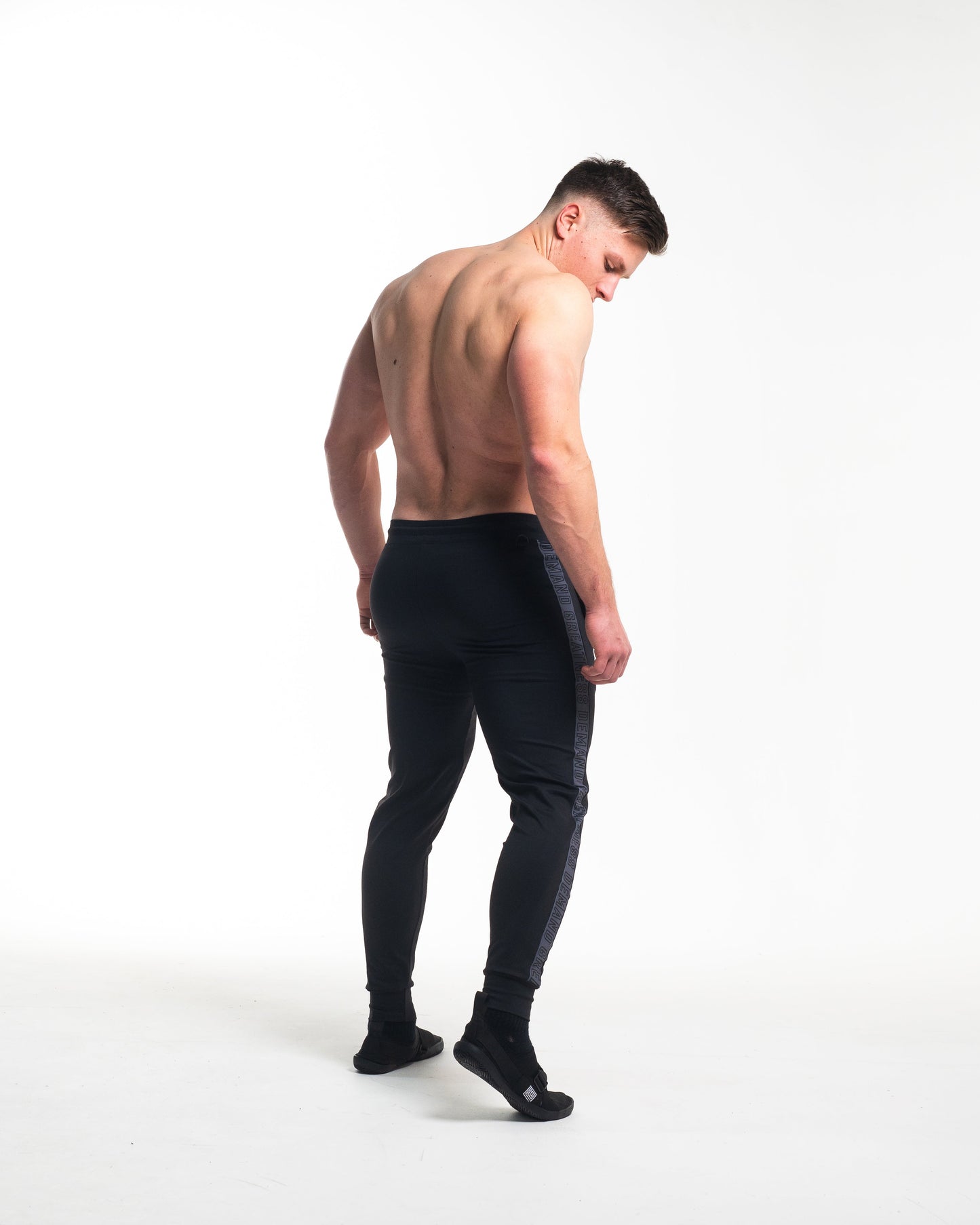 Defy joggers are just as comfortable in the gym as they are going out. These are made with premium moisture-wicking 4-way-stretch material for greater range of motion. These are a great fit for both men and women. All A7 Powerlifting Equipment shipping to UK, Norway, Switzerland and Iceland.