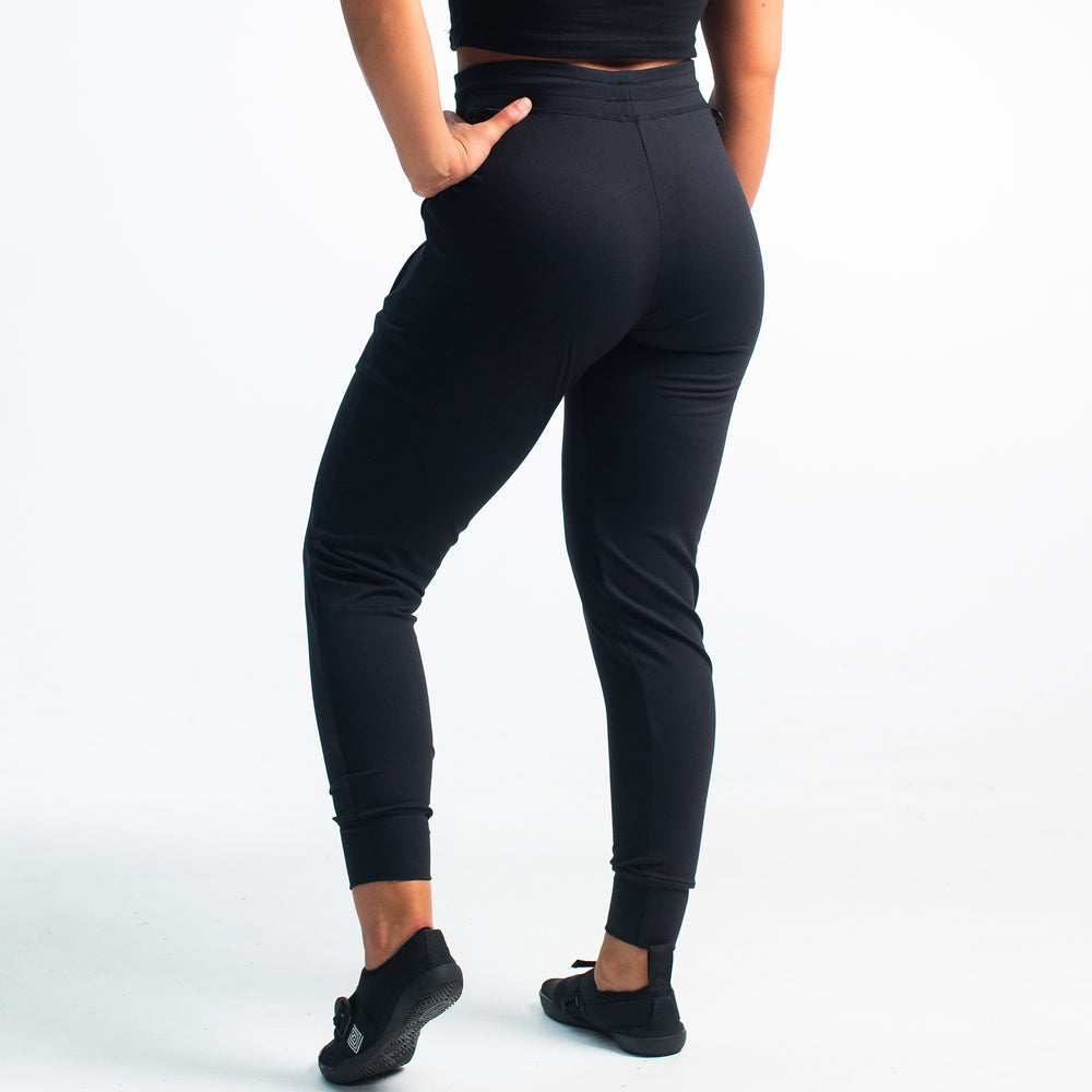 Defy joggers are just as comfortable in the gym as they are going out. These are made with premium moisture-wicking 4-way-stretch material for greater range of motion. These are a great fit for both men and women and offer deep zippered pockets and tapered leg design. Purchase Stealth Defy Joggers from A7 UK shipping to UK or A7 Europe shipping to EU.