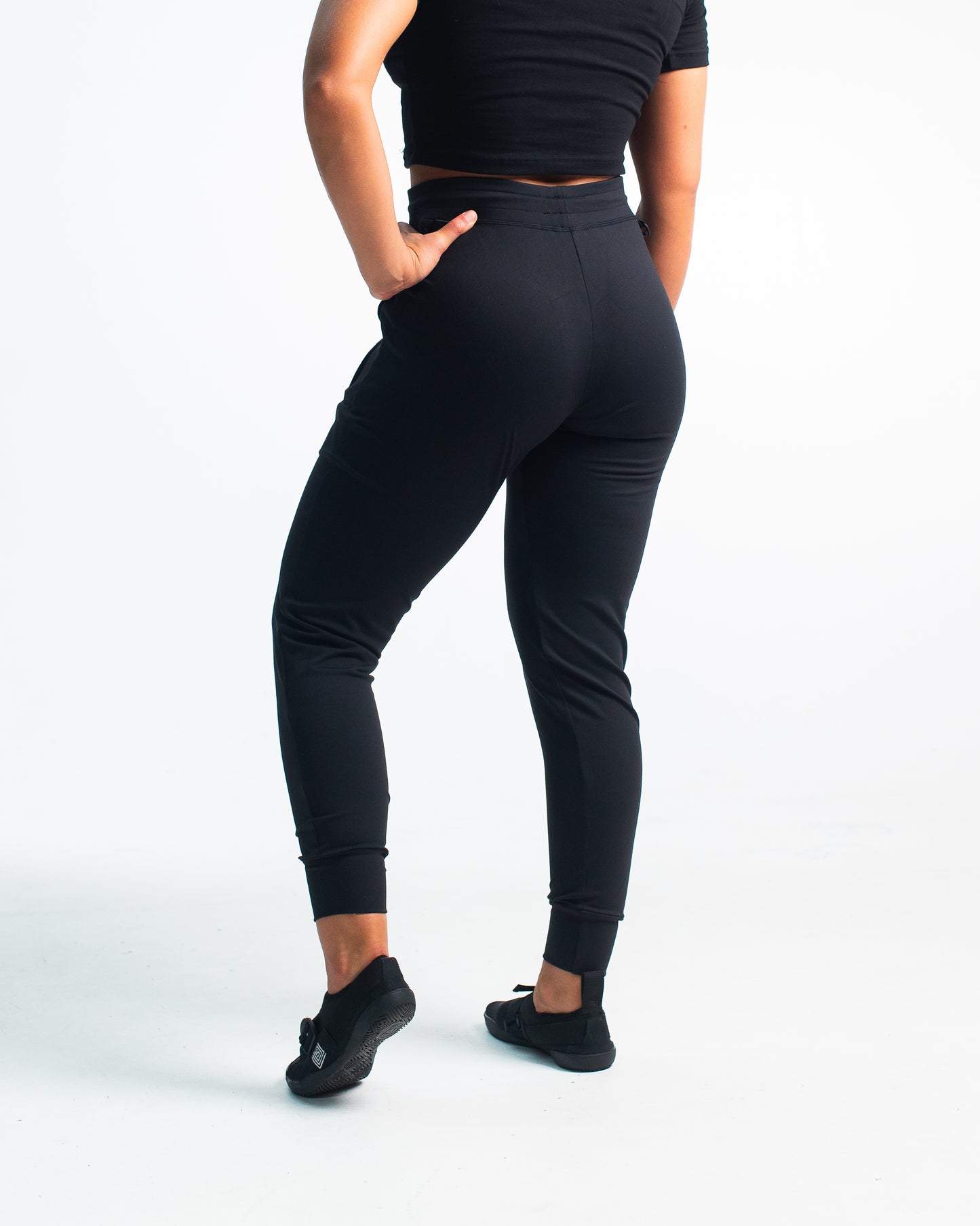 Defy joggers are just as comfortable in the gym as they are going out. These are made with premium moisture-wicking 4-way-stretch material for greater range of motion. These are a great fit for both men and women and offer deep zippered pockets and tapered leg design. Purchase Stealth Defy Joggers from A7 UK shipping to UK or A7 Europe shipping to EU.