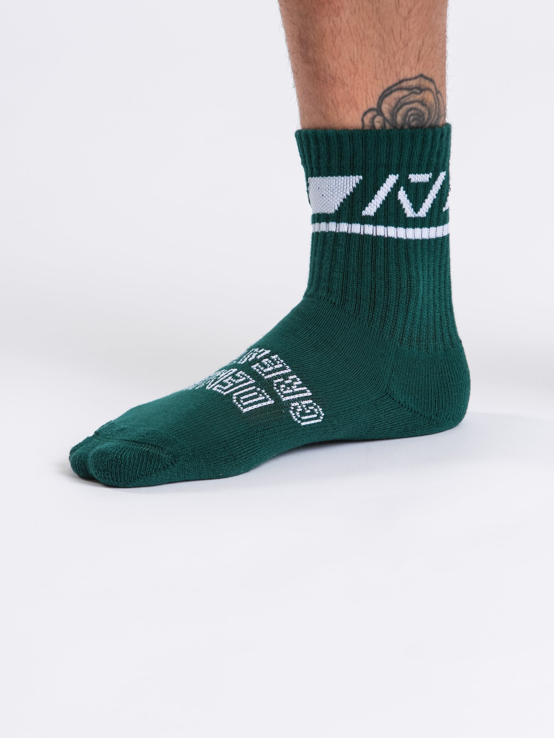 A7 Emerald Forás Crew socks showcase pink logos and let your energy show on the platform, in your training or while out and about. The IPF Approved Night Light Meet Kit includes Powerlifting Singlet, A7 Meet Shirt, A7 Zebra Wrist Wraps, A7 Deadlift Socks, Hourglass Knee Sleeves (Stiff Knee Sleeves and Rigor Mortis Knee Sleeves). All A7 Powerlifting Equipment shipping to UK, Norway, Switzerland and Iceland.