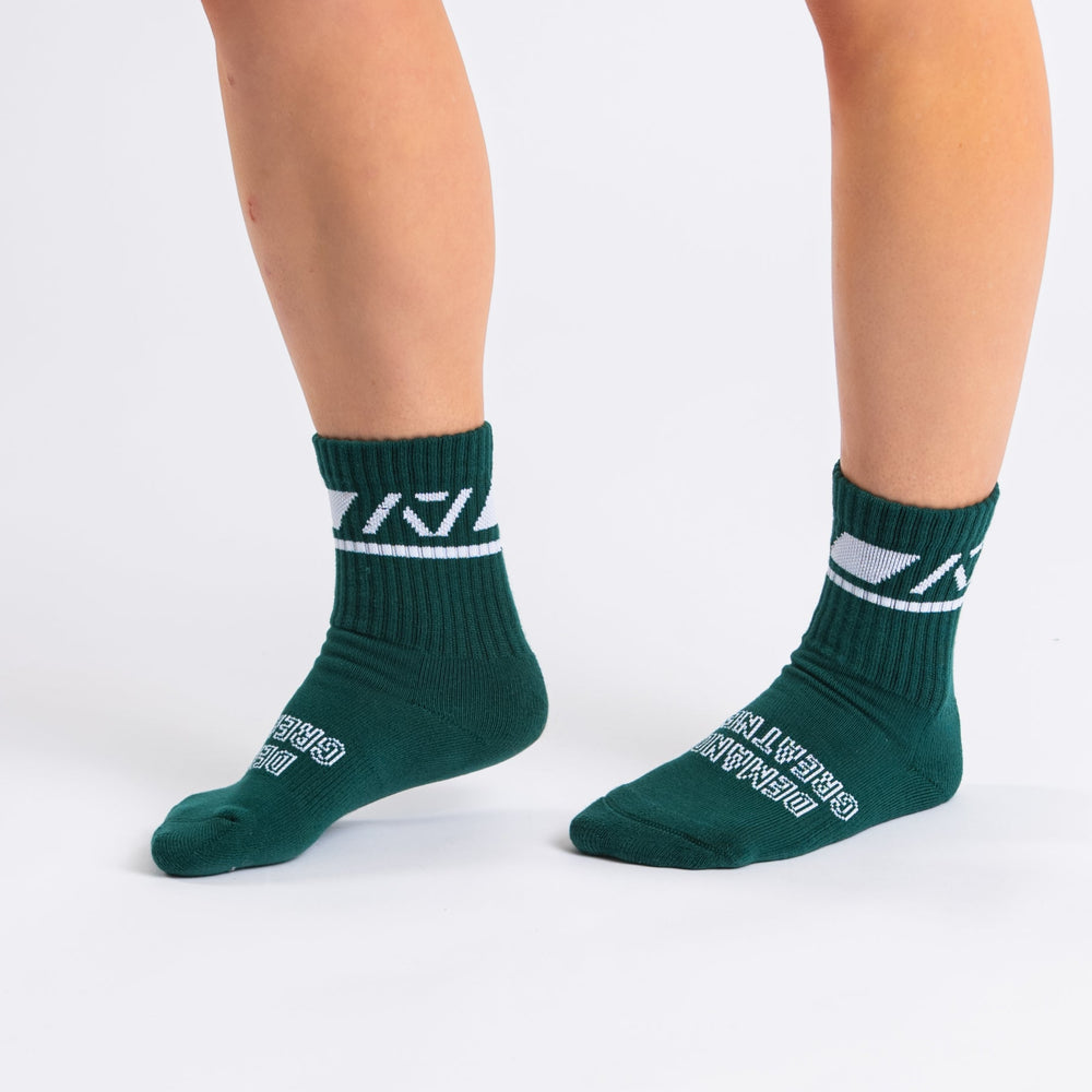 A7 Emerald Forás Crew socks showcase pink logos and let your energy show on the platform, in your training or while out and about. The IPF Approved Night Light Meet Kit includes Powerlifting Singlet, A7 Meet Shirt, A7 Zebra Wrist Wraps, A7 Deadlift Socks, Hourglass Knee Sleeves (Stiff Knee Sleeves and Rigor Mortis Knee Sleeves). All A7 Powerlifting Equipment shipping to UK, Norway, Switzerland and Iceland.