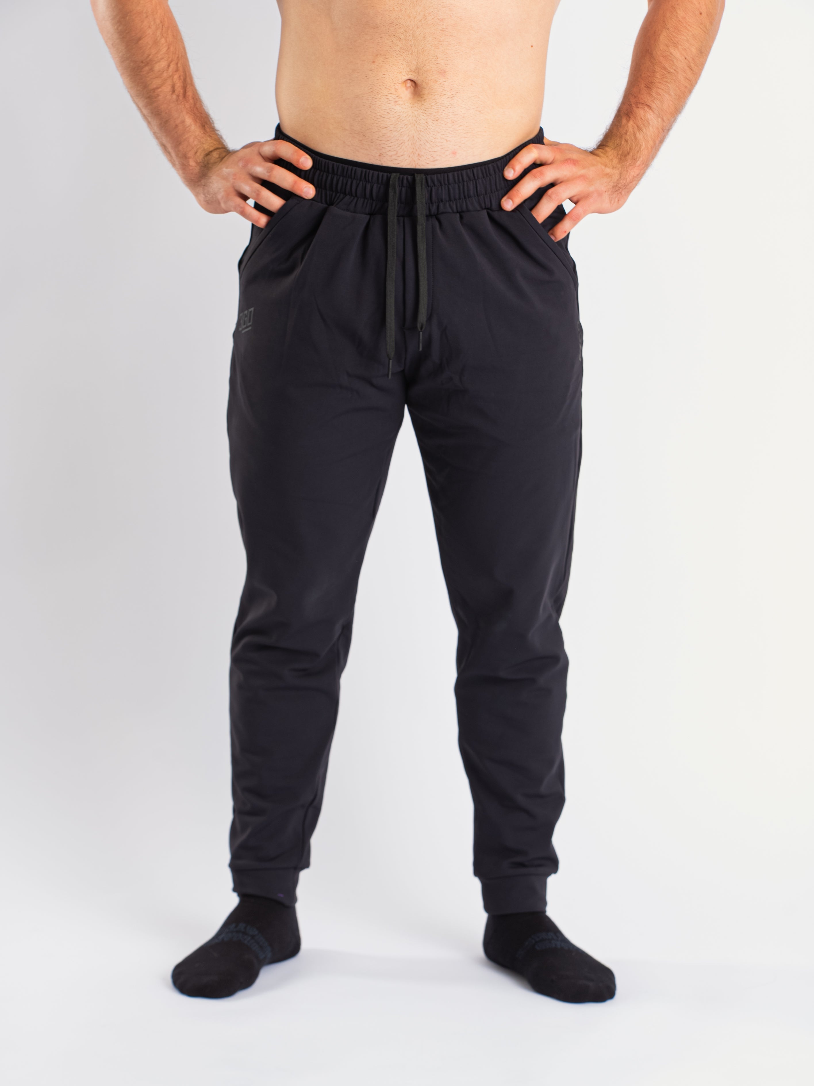 The Cobra 360Go 1Z Joggers, are designed for ultimate comfort and flexibility. Made with 360-degree stretch fabric, these joggers provide complete freedom of movement, perfect for strength training, and everyday wear. The built-in super-soft performance liner adds an extra layer of comfort, while the soft fleece inner feel ensures warmth and coziness. Designed with a unisex fit, it pairs perfectly with our matching Cobra Quarter Zip Jacket. All A7 ships to UK, Norway, Switzerland and Iceland.