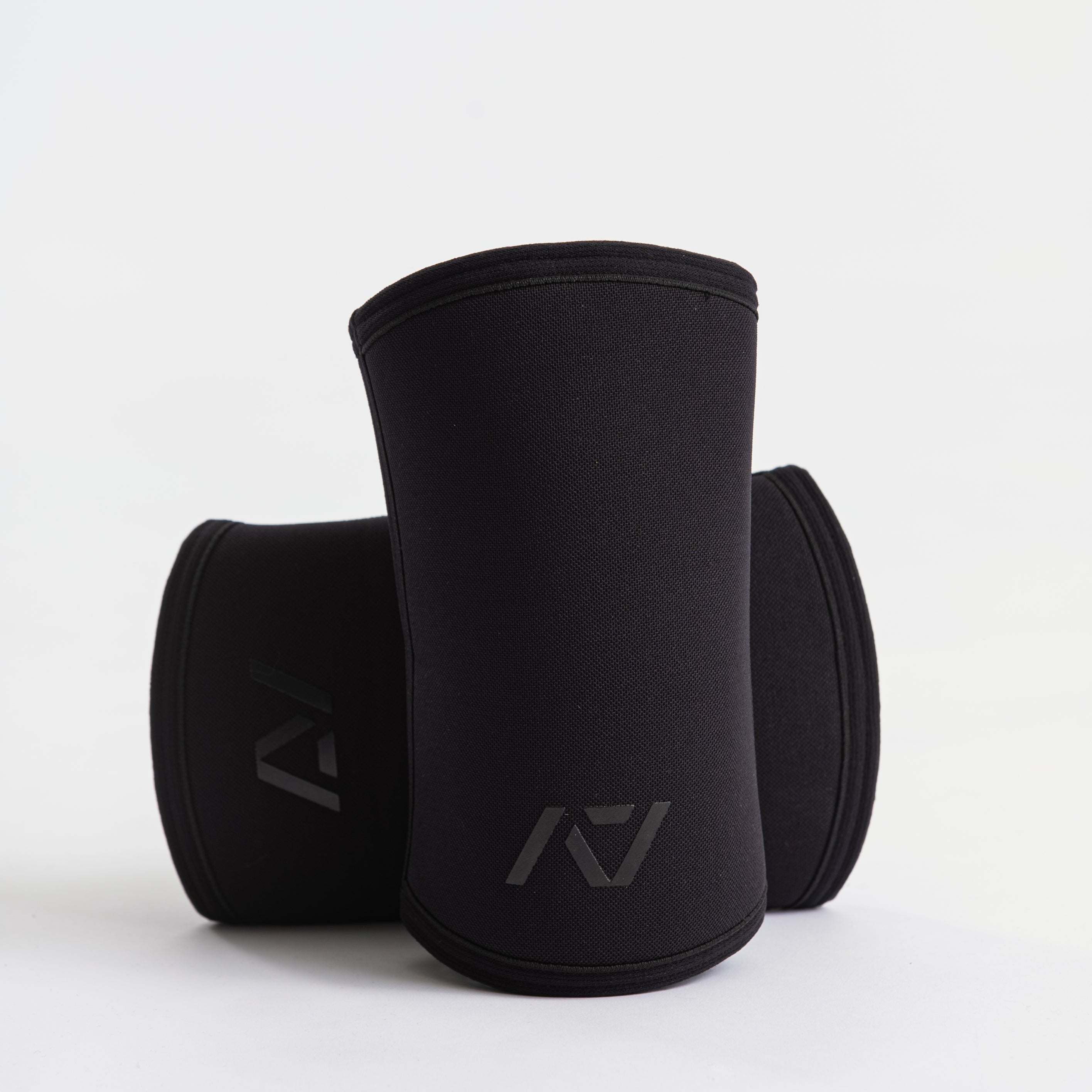 A7 Elbow Sleeves offer you even more support than before with the new and improved neoprene that we use in our Hourglass Knee Sleeves. These elbow sleeves provide support to the elbow joint, whilst allowing full range of motion. All A7 Powerlifting Equipment shipping to UK, Norway, Switzerland and Iceland. 