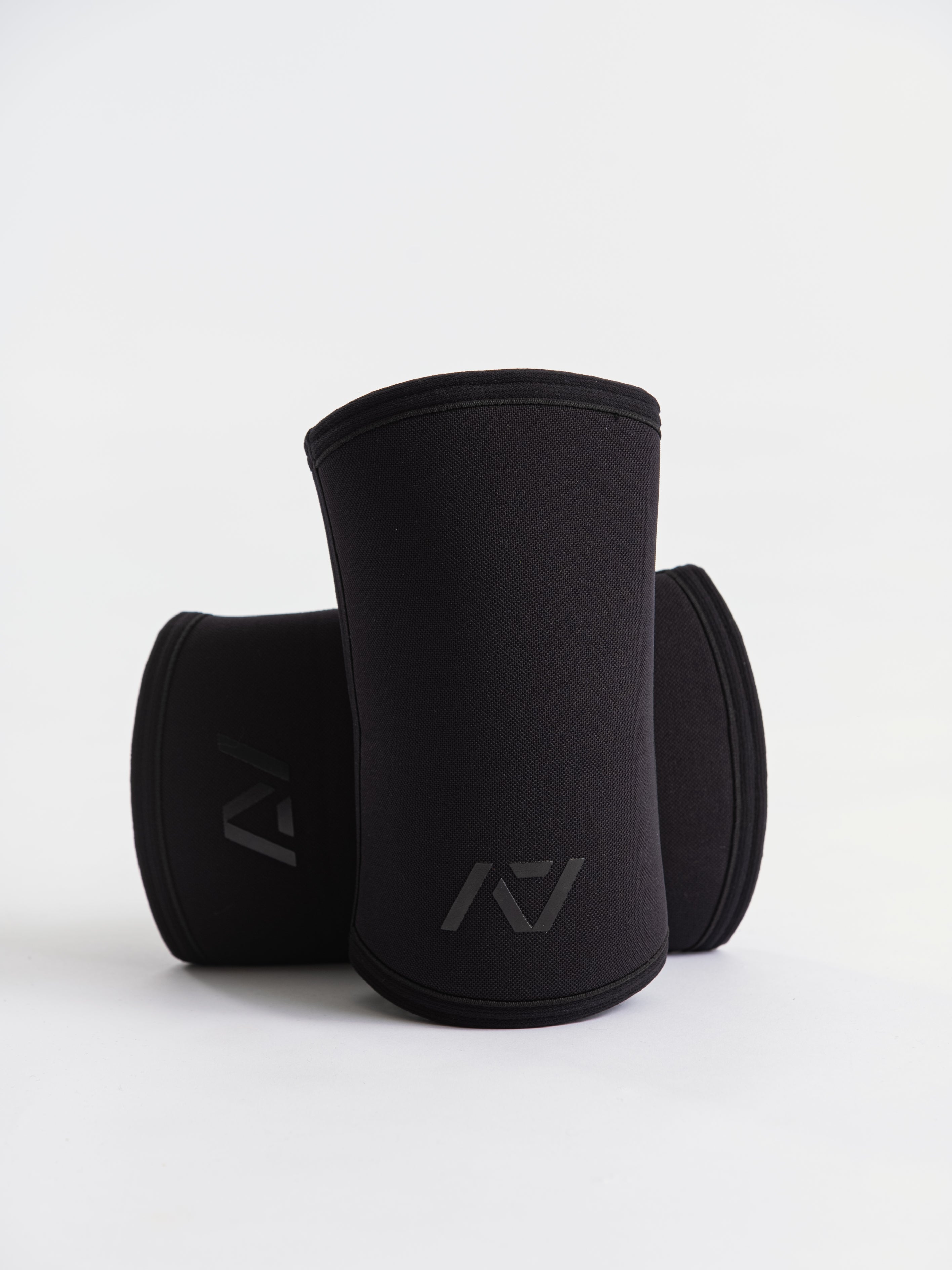 A7 Elbow Sleeves offer you even more support than before with the new and improved neoprene that we use in our Hourglass Knee Sleeves. These elbow sleeves provide support to the elbow joint, whilst allowing full range of motion. All A7 Powerlifting Equipment shipping to UK, Norway, Switzerland and Iceland. 