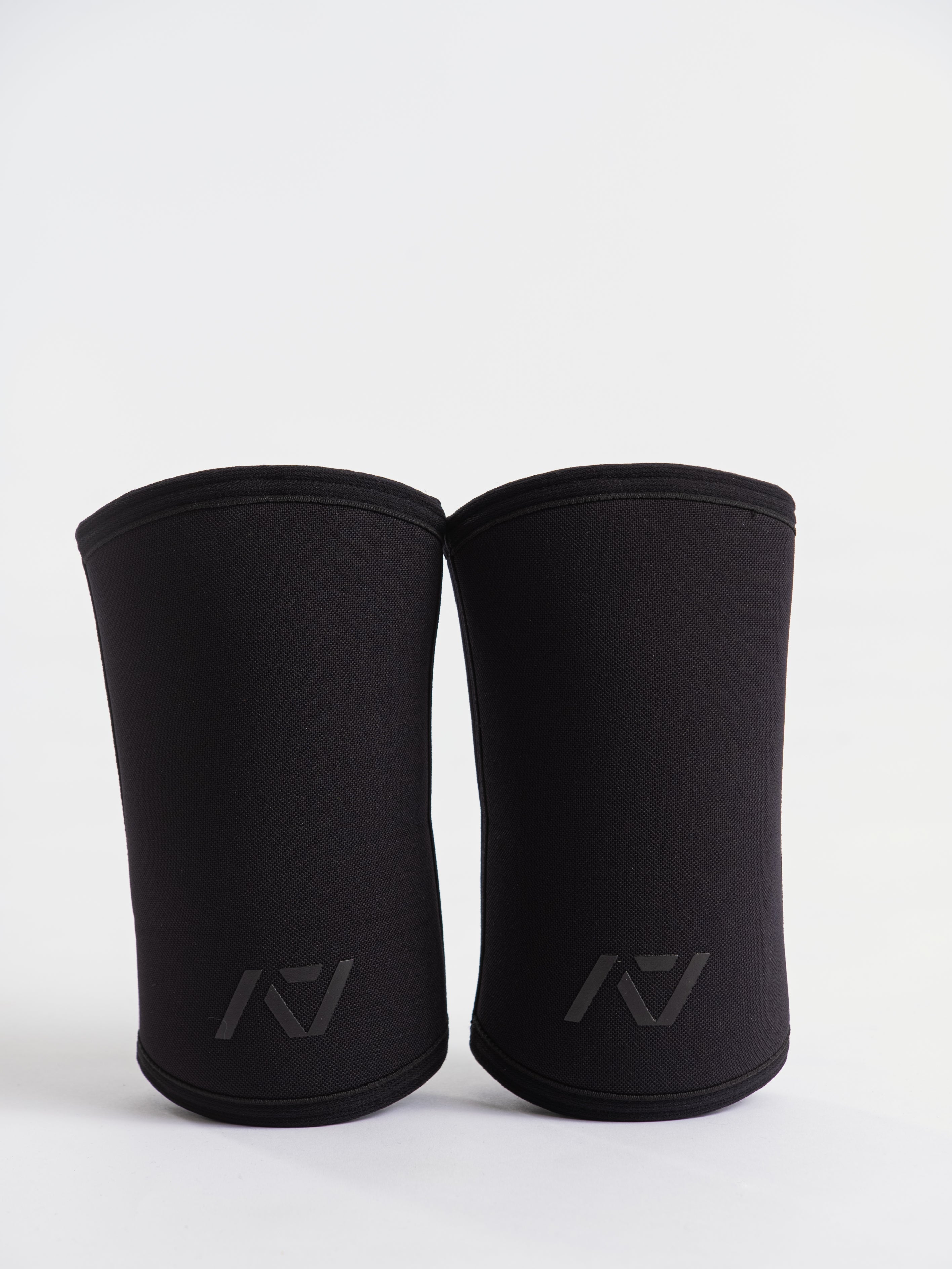 A7 Elbow Sleeves offer you even more support than before with the new and improved neoprene that we use in our Hourglass Knee Sleeves. These elbow sleeves provide support to the elbow joint, whilst allowing full range of motion. All A7 Powerlifting Equipment shipping to UK, Norway, Switzerland and Iceland. 