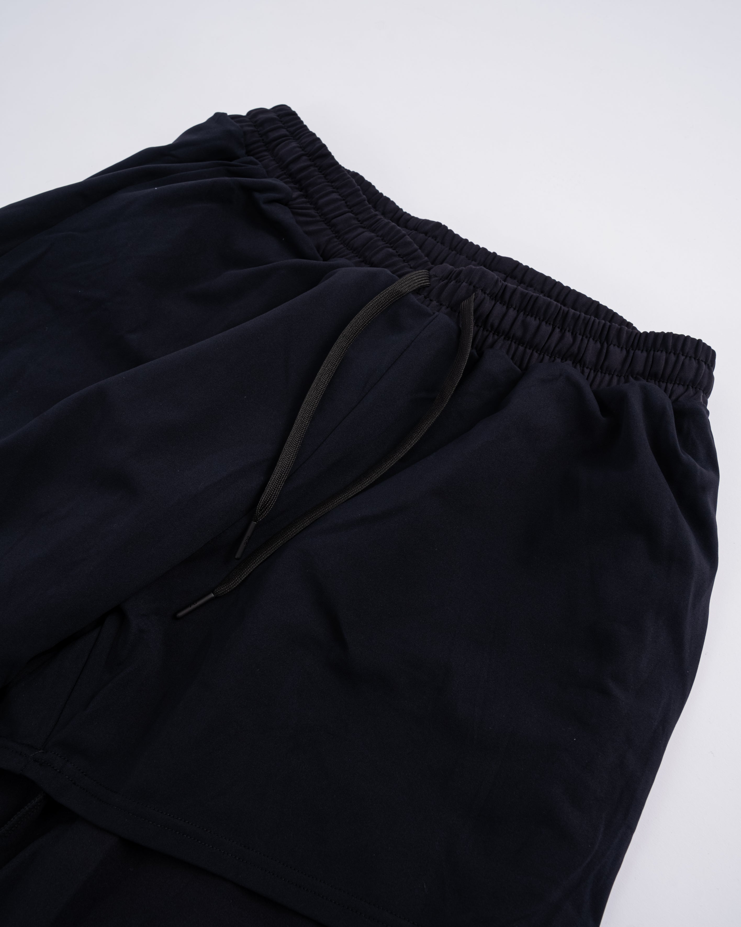 The Cobra 360Go 1Z Joggers, are designed for ultimate comfort and flexibility. Made with 360-degree stretch fabric, these joggers provide complete freedom of movement, perfect for strength training, and everyday wear. The built-in super-soft performance liner adds an extra layer of comfort, while the soft fleece inner feel ensures warmth and coziness. Designed with a unisex fit, it pairs perfectly with our matching Cobra Quarter Zip Jacket. All A7 ships to UK, Norway, Switzerland and Iceland.