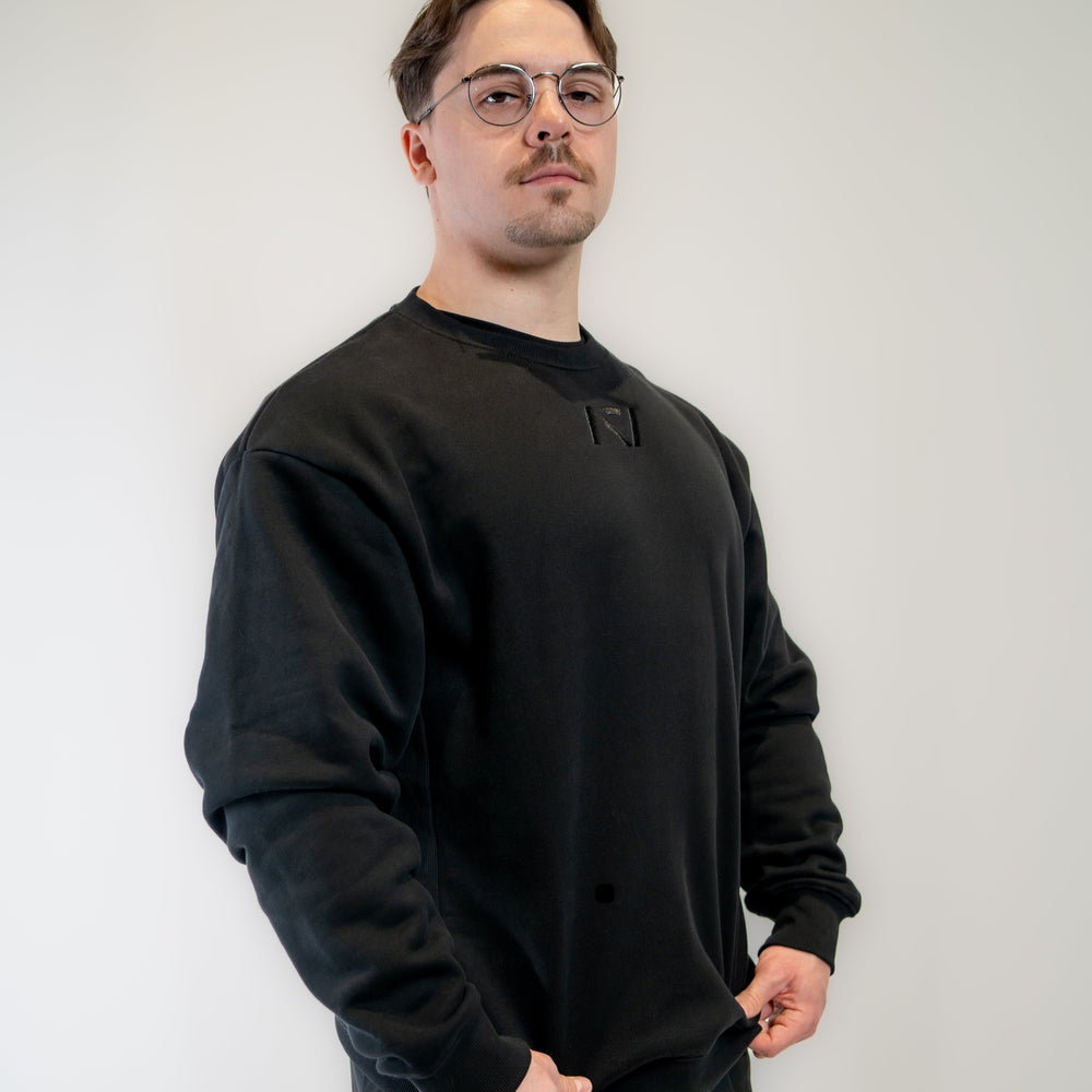 
                      
                        Made for the days when you need to stay warm without compromising mobility, the Unisex FLXcrw is built by athletes and designed for performance. All A7 Powerlifting Equipment shipping to UK, Norway, Switzerland and Iceland.
                      
                    