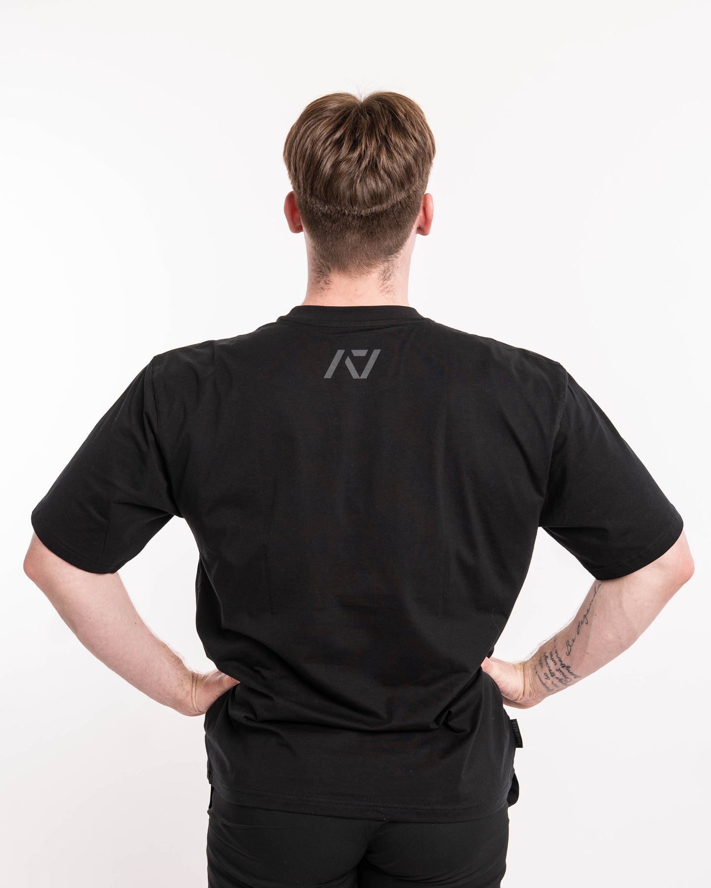 The path of the Samurai mirrors the Powerlifter’s journey, rooted in discipline, courage, and unwavering resolve. Through focused training and the pursuit of mastery, we embody the way of the warrior. Every lift becomes a testament to our perseverance as we rise to Demand Greatness through our next PRs. All A7 Powerlifting Equipment shipping to UK, Norway, Switzerland and Iceland.