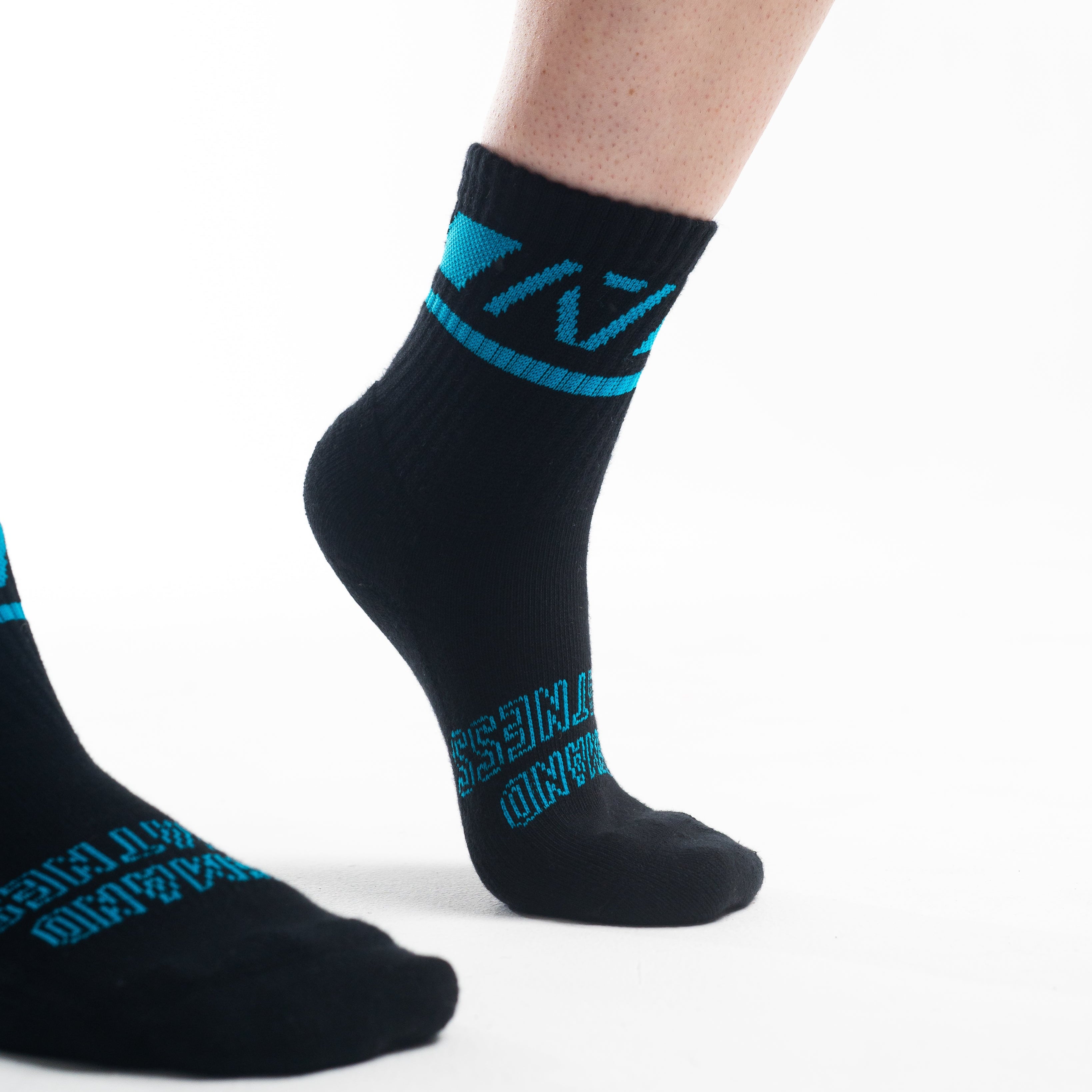 A7 Azul Crew socks showcase blue logos and let your energy show on the platform, in your training or while out and about. The IPF Approved Azul Meet Kit includes Powerlifting Singlet, A7 Meet Shirt, A7 Deadlift Socks. All A7 Powerlifting Equipment shipping to UK, Norway, Switzerland and Iceland.