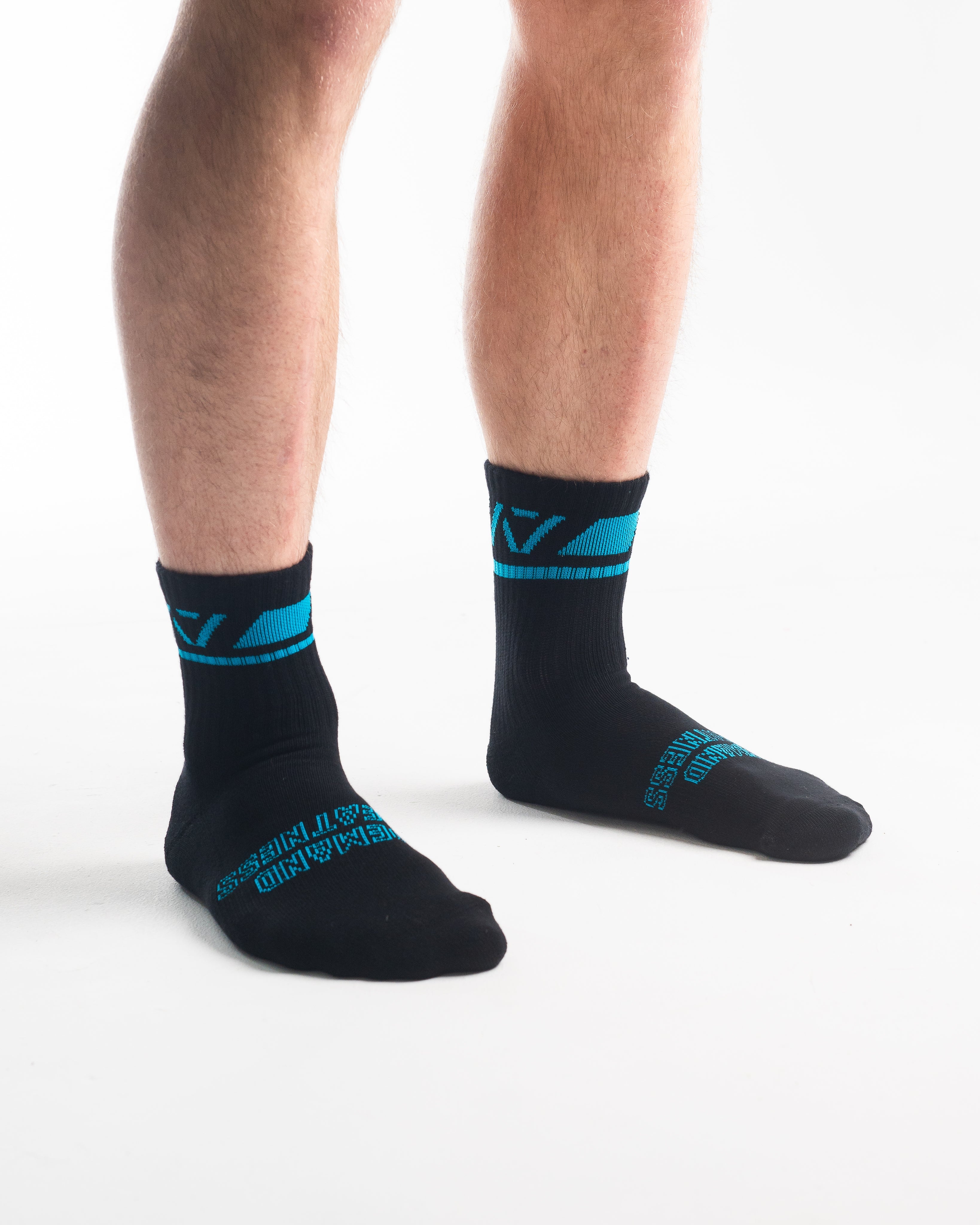 A7 Azul Crew socks showcase blue logos and let your energy show on the platform, in your training or while out and about. The IPF Approved Azul Meet Kit includes Powerlifting Singlet, A7 Meet Shirt, A7 Deadlift Socks. All A7 Powerlifting Equipment shipping to UK, Norway, Switzerland and Iceland.