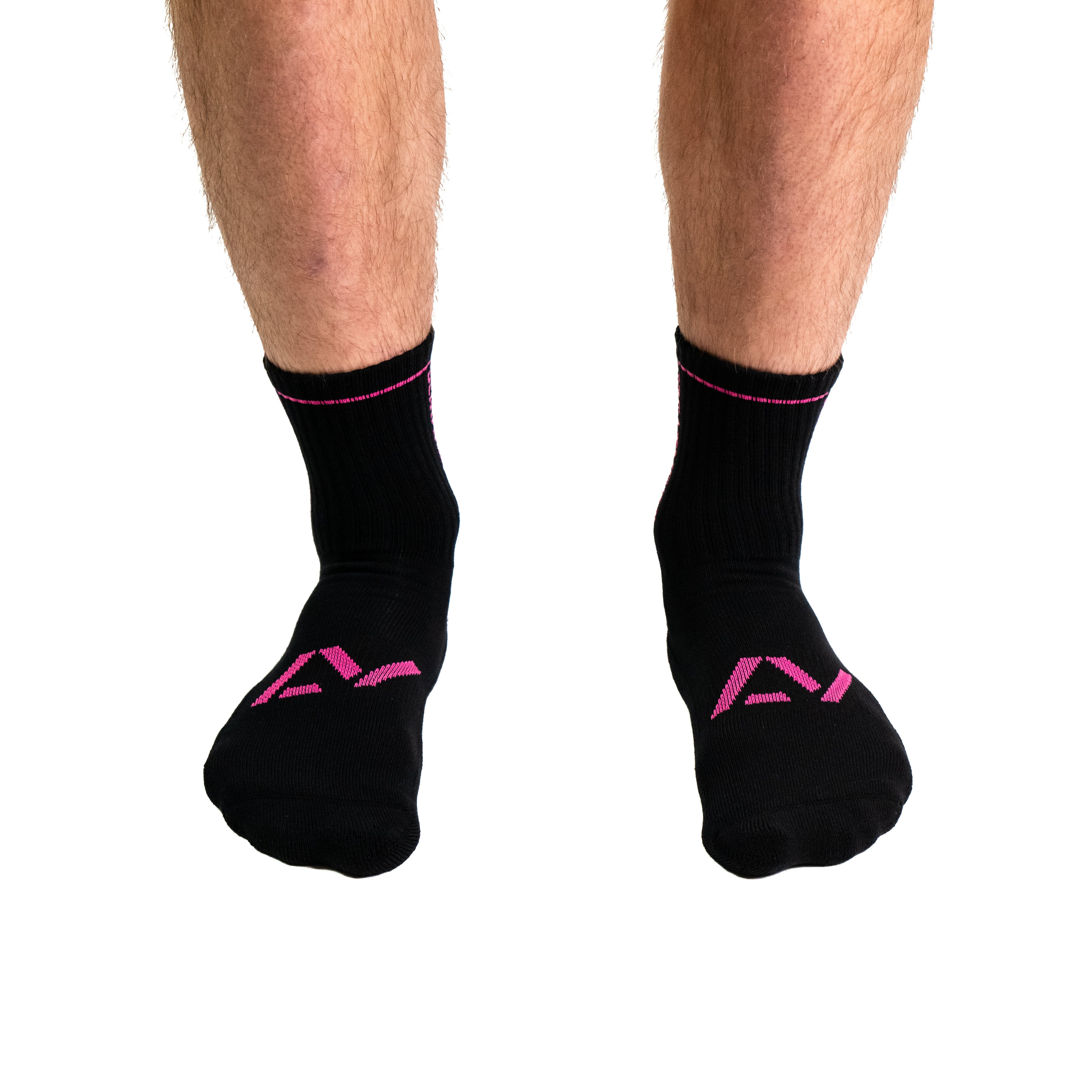 Standout from the crowd in our Pink Crew socks and let your energy show on the platform, in your training or while out and about. 