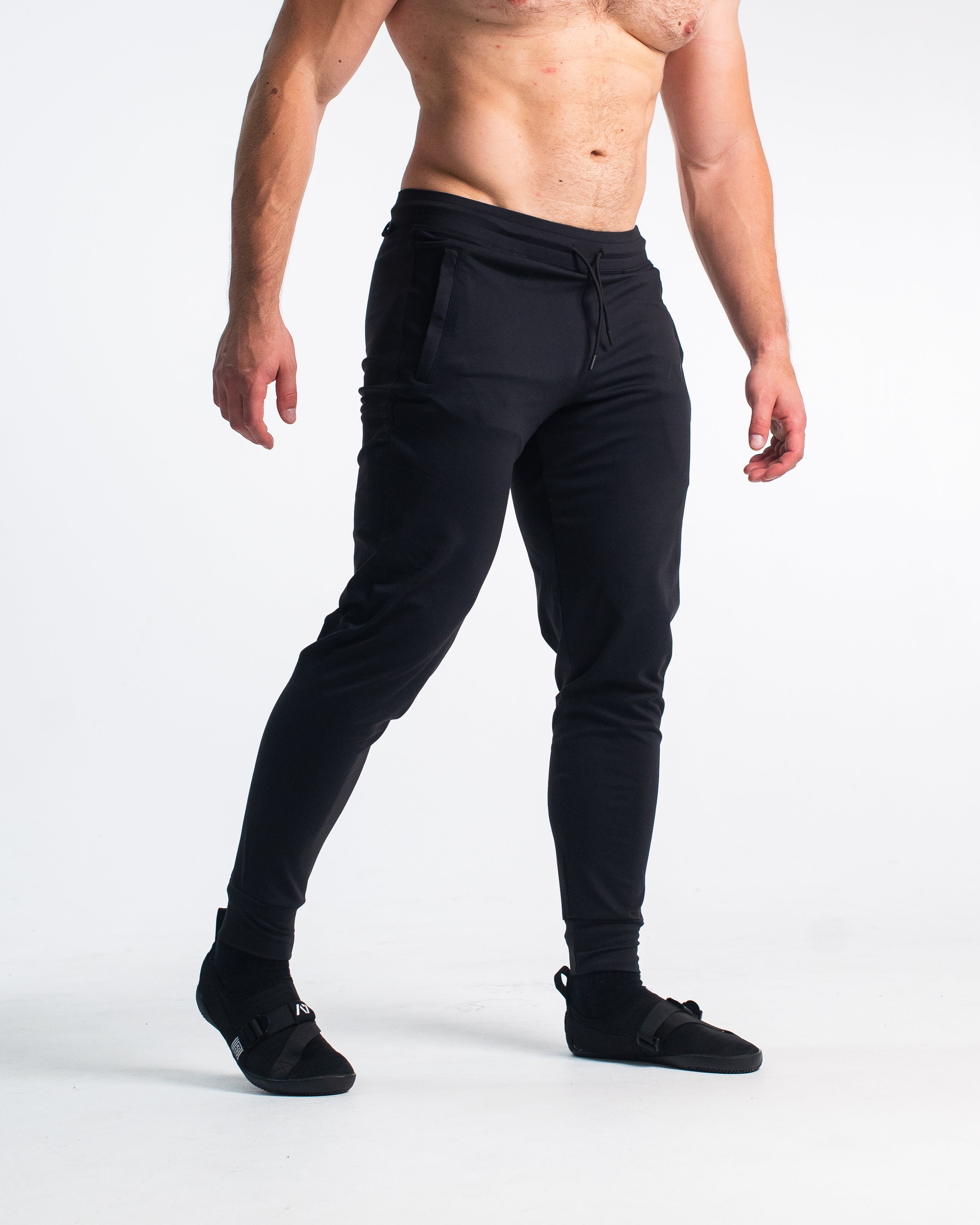 Defy joggers are just as comfortable in the gym as they are going out. These are made with premium moisture-wicking 4-way-stretch material for greater range of motion. These are a great fit for both men and women and offer deep zippered pockets and tapered leg design. Purchase Stealth Defy Joggers from A7 UK shipping to UK or A7 Europe shipping to EU.