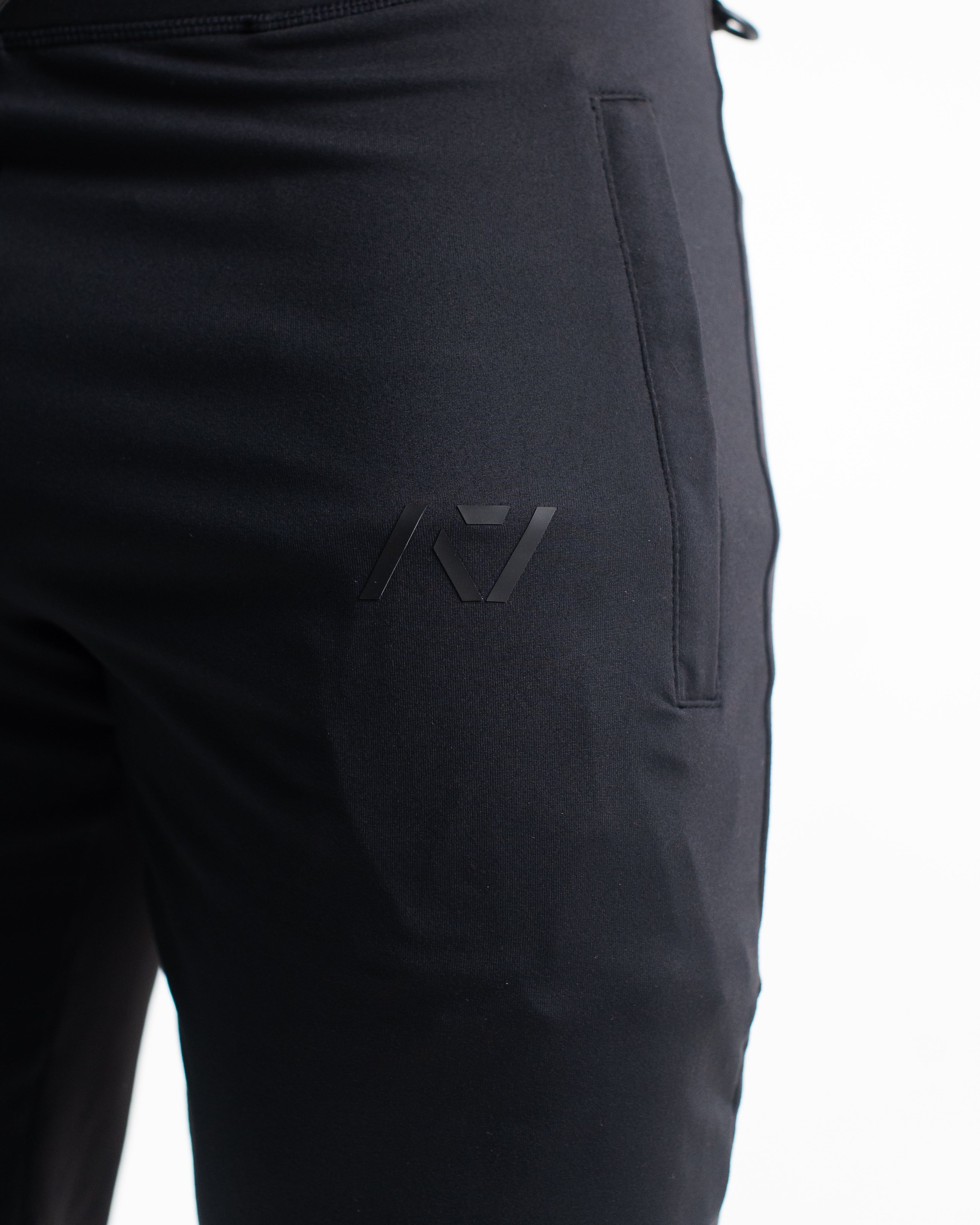 Defy joggers are just as comfortable in the gym as they are going out. These are made with premium moisture-wicking 4-way-stretch material for greater range of motion. These are a great fit for both men and women and offer deep zippered pockets and tapered leg design. Purchase Stealth Defy Joggers from A7 UK shipping to UK or A7 Europe shipping to EU.