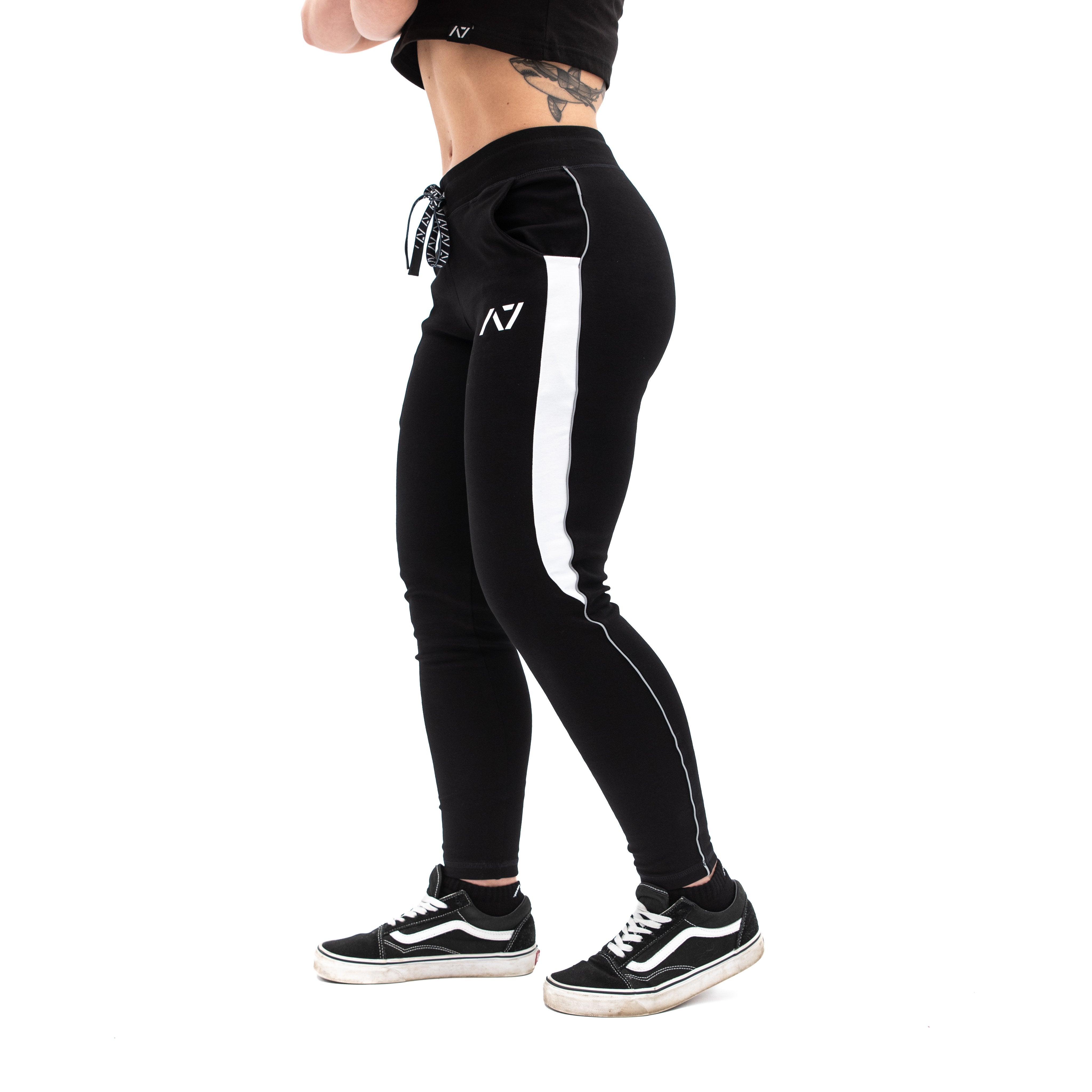 When we set out to create our Moxie Joggers we knew they had to meet the high standard we established with our Defy Joggers.We wanted to introduce some new elements that we felt could bring joy in both your comfort and style!