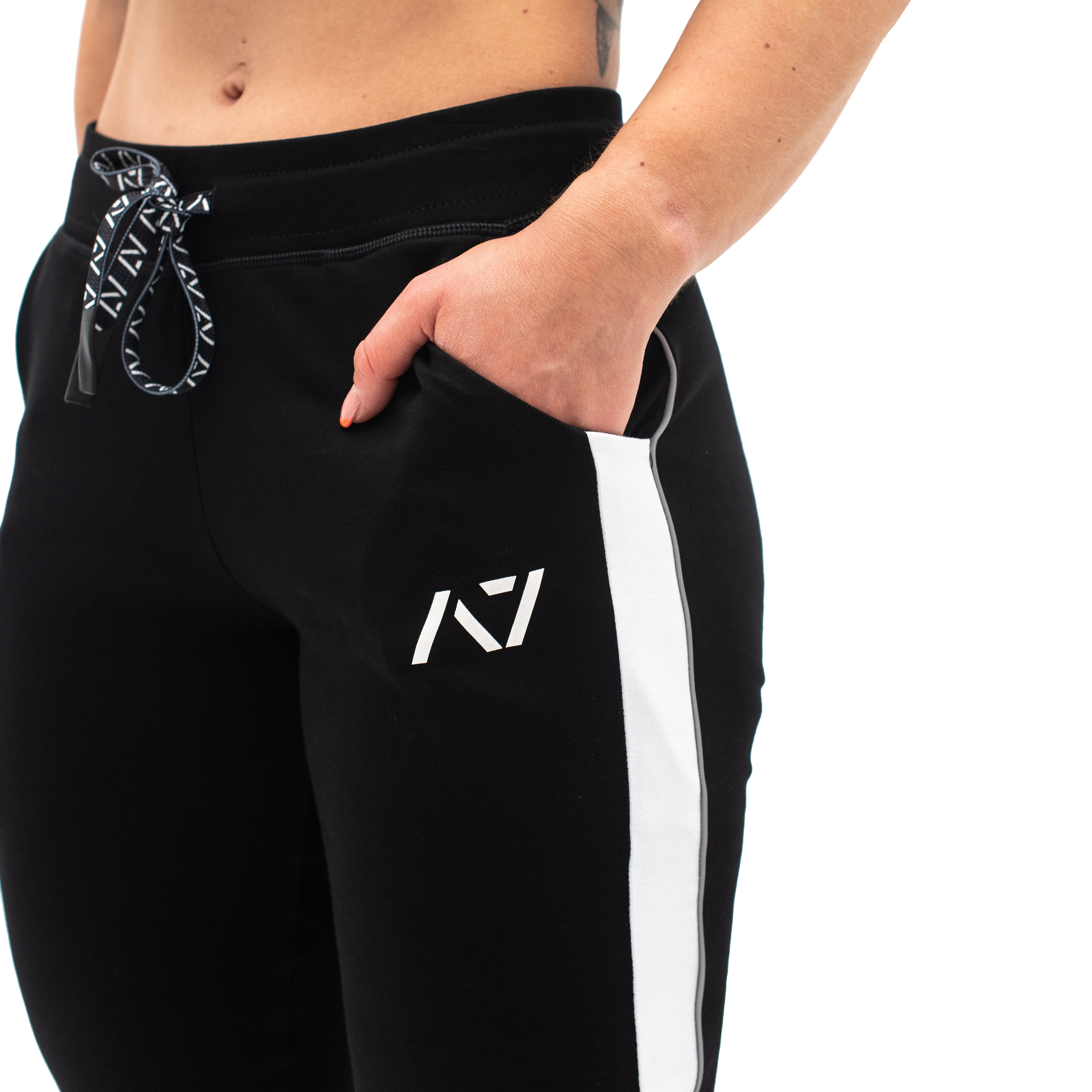 When we set out to create our Moxie Joggers we knew they had to meet the high standard we established with our Defy Joggers.We wanted to introduce some new elements that we felt could bring joy in both your comfort and style!