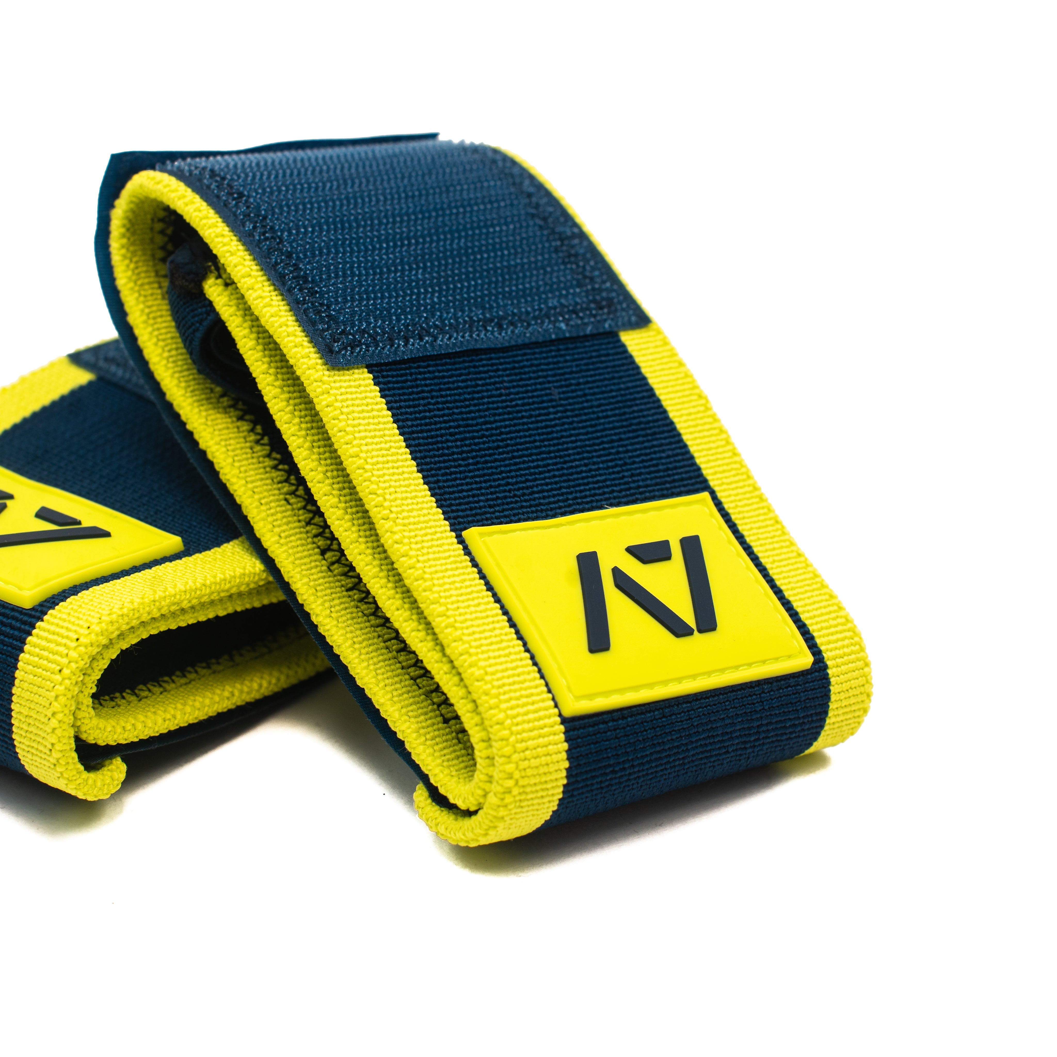 This Electric Lemonade colourway is a refreshing cup of lemonade on a hot day. A colourway that stands out on the platform, while still providing the level of quality, support and comfort you demand from your products. These wrist wraps will remind you to bring your electricity to hit those lifts. These wrist wraps are a perfect addition to your IPF approved kit.