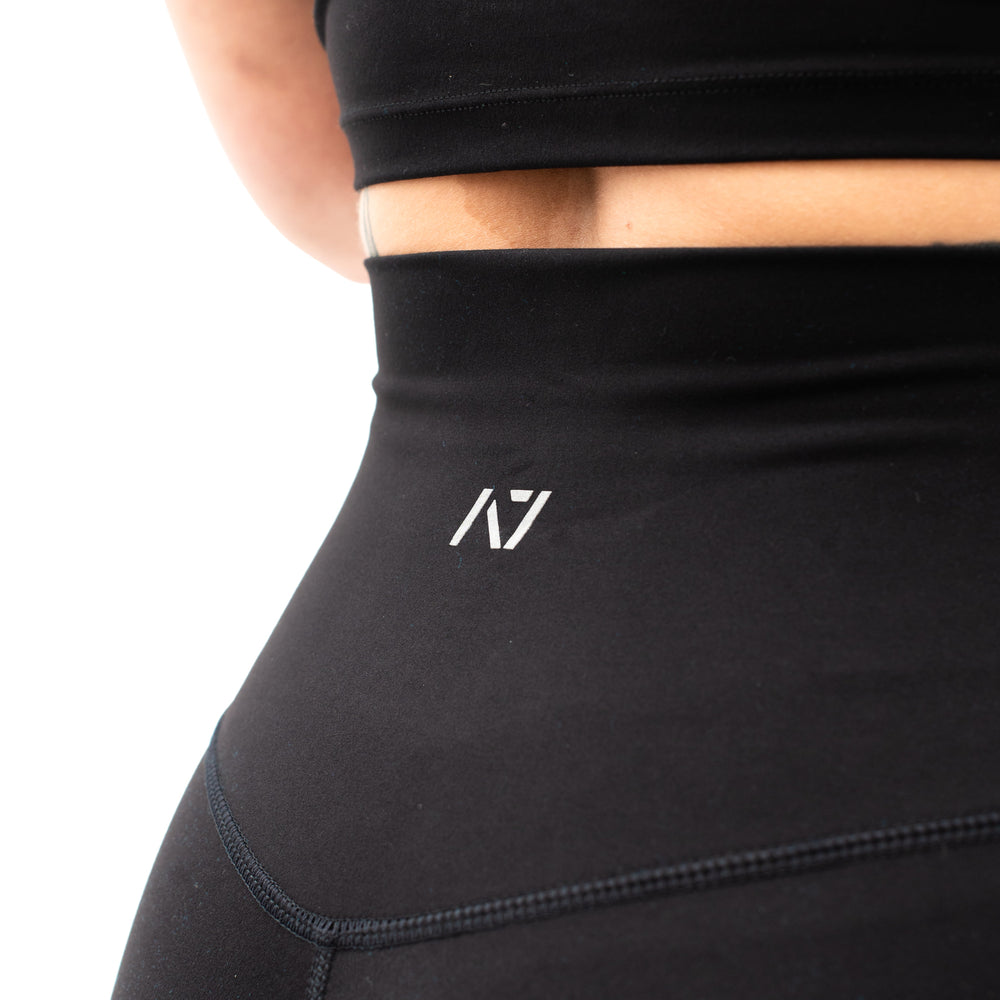 
                      
                        A7 XO Hew Leggings made from the same material as our XO Leggings, but are designed for 'thiccer' body types. The A7 XO Hew have high waistband to be more slimming around your waist and belly and have no seam line on the front for more comfortable movement. Purchase A7 XO Hew Leggings from A7 UK for shipping to UK and Europe. Women’s leggings for powerlifting and training in the gym. Weightlifting leggings for women. 
                      
                    