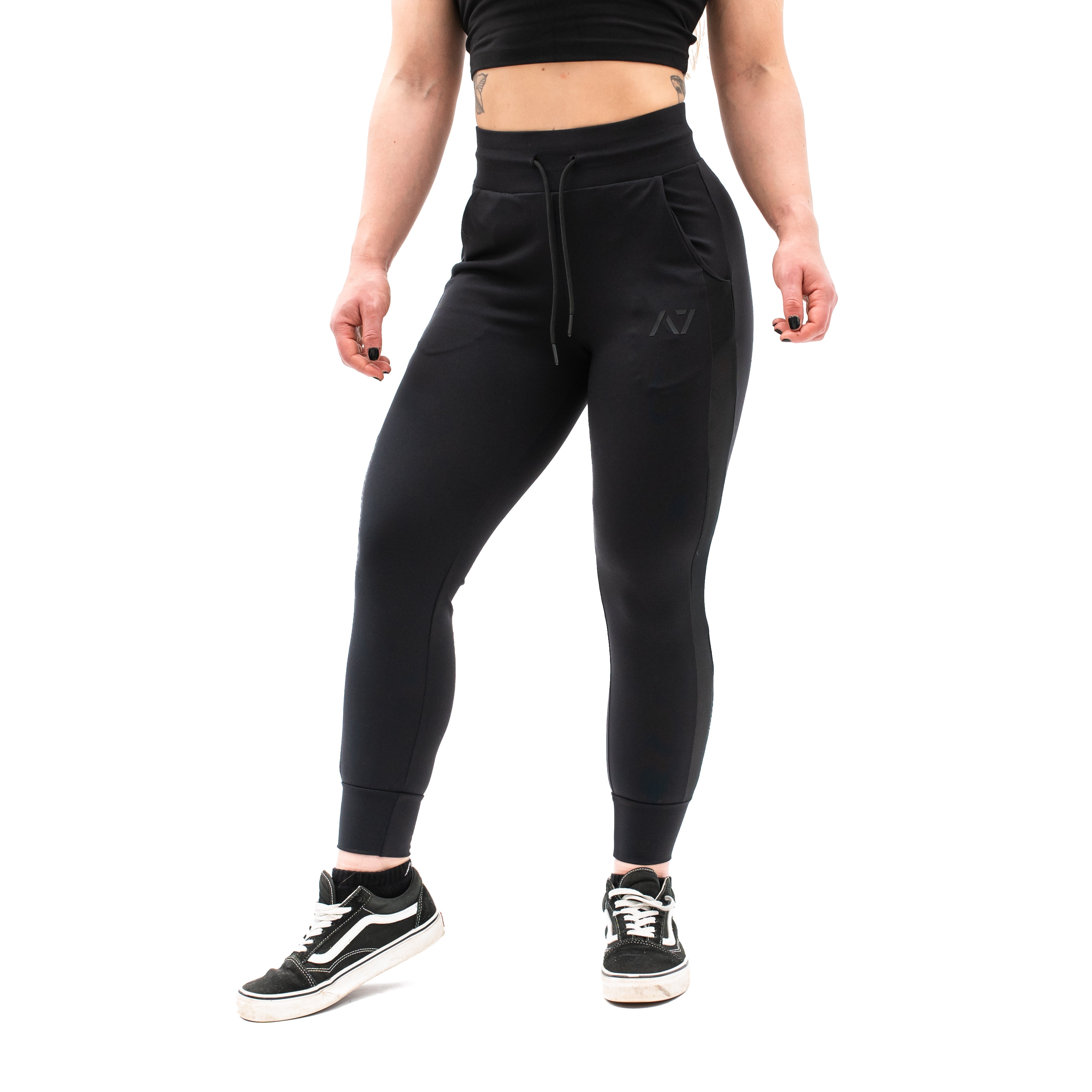 A7’s newest Women's Joggers are made with the same premium Defy fabric you have come to love, but with female curves (flexure) in mind! Using 4-way-stretch material, these flexure joggers are specifically designed for Women's unique shape. Flexure women’s joggers in night are available to buy from A7UK for shipping to UK and Europe. 