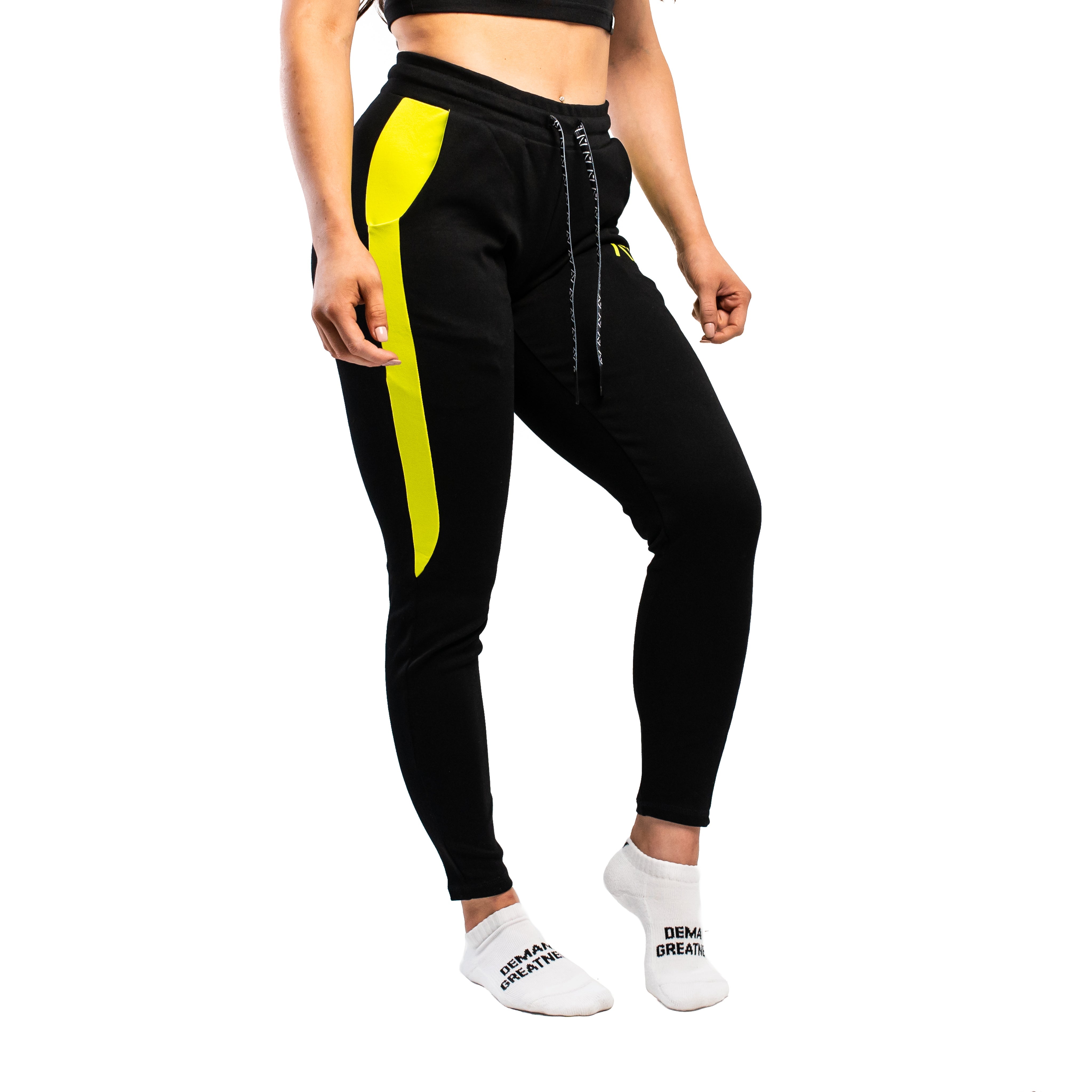 Our Moxie Joggers are made with premium cotton spandex fabric to keep you comfy throughout the day whether you are training or going out! Our Moxie Joggers contour to your body and feature a reflective stripe on both side, deep un-zippered pockets and stealth matte logos. Now in our new Inferno colourway. You can purchase Hinge Moxie joggers from A7 UK or A7 Europe. A7 UK shipping to UK, Ireland, France, Italy, Germany, the Netherlands, Sweden and Poland.