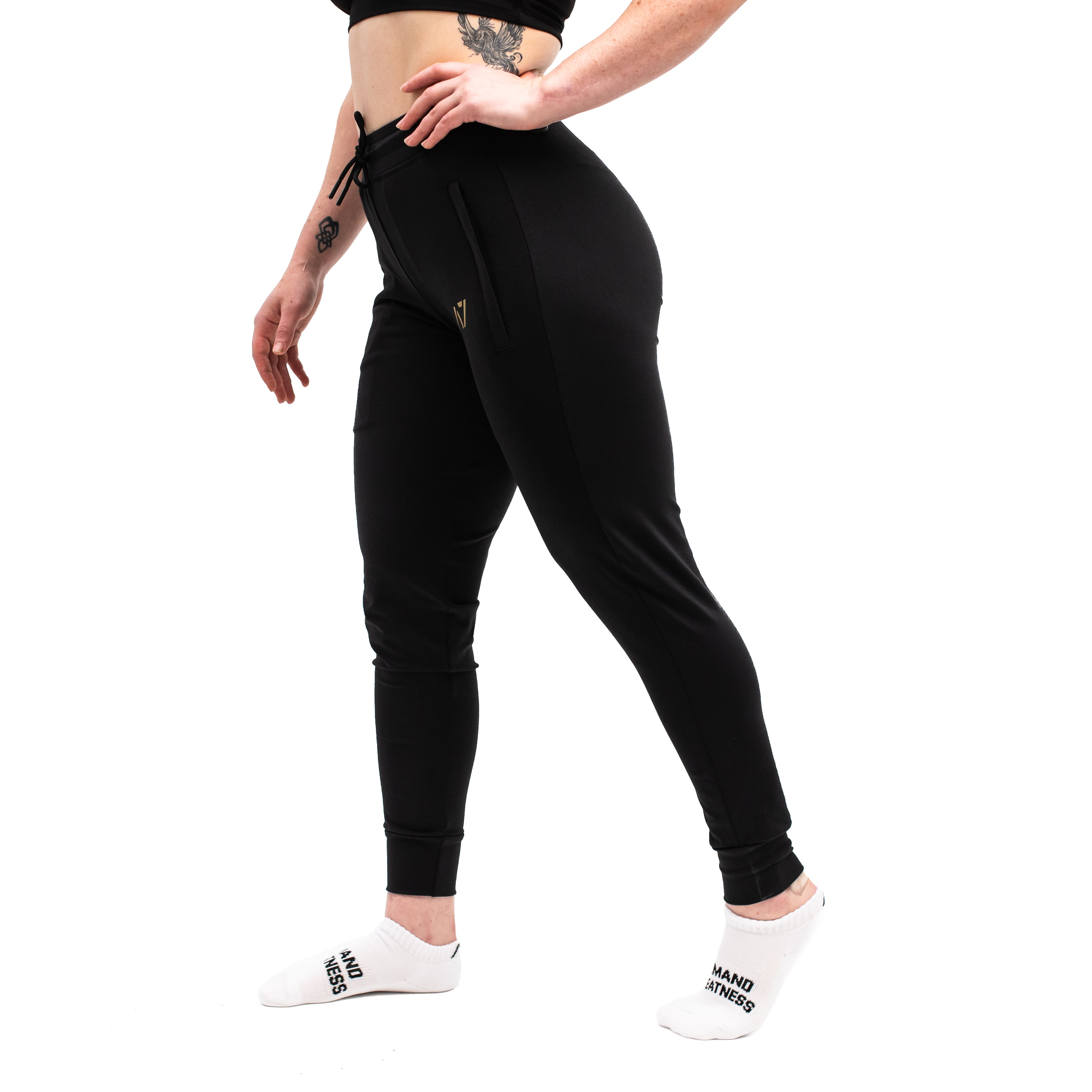 Gold Standard Defy joggers are just as comfortable in the gym as they are going out. These are made with premium moisture-wicking 4-way-stretch material for greater range of motion. These are a great fit for both men and women and offer deep zippered pockets and tapered leg design. Purchase Gold Standard Defy Joggers from A7 UK shipping to UK or A7 Europe shipping to EU.