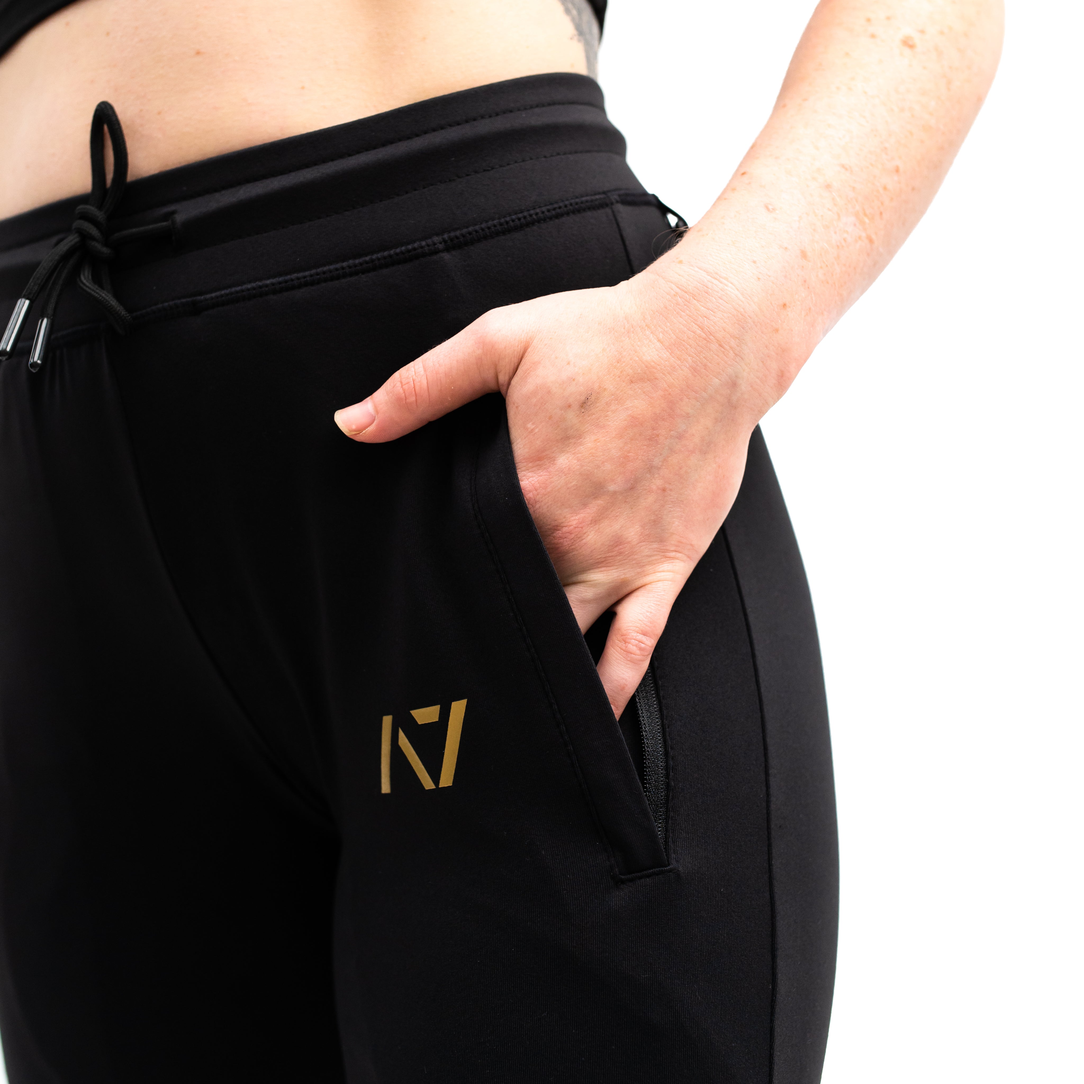 Gold Standard Defy joggers are just as comfortable in the gym as they are going out. These are made with premium moisture-wicking 4-way-stretch material for greater range of motion. These are a great fit for both men and women and offer deep zippered pockets and tapered leg design. Purchase Gold Standard Defy Joggers from A7 UK shipping to UK or A7 Europe shipping to EU.