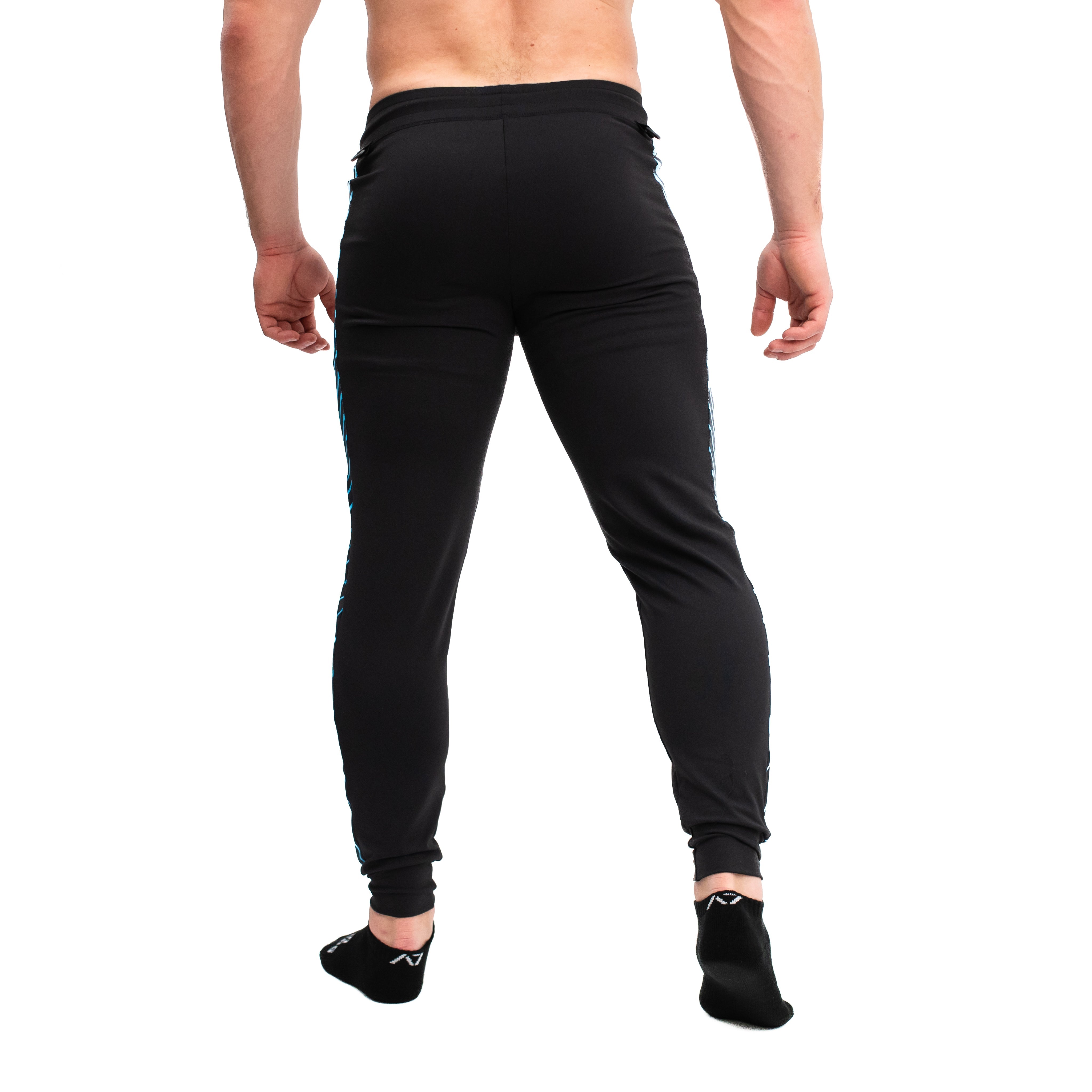 A7 Ripple Defy joggers are just as comfortable in the gym as they are going out. These are made with premium moisture-wicking 4-way-stretch material for greater range of motion. These are a great fit for both men and women and offer deep zippered pockets and tapered leg design. Purchase Ripple Defy Joggers from A7 UK shipping to UK or A7 Europe shipping to EU.