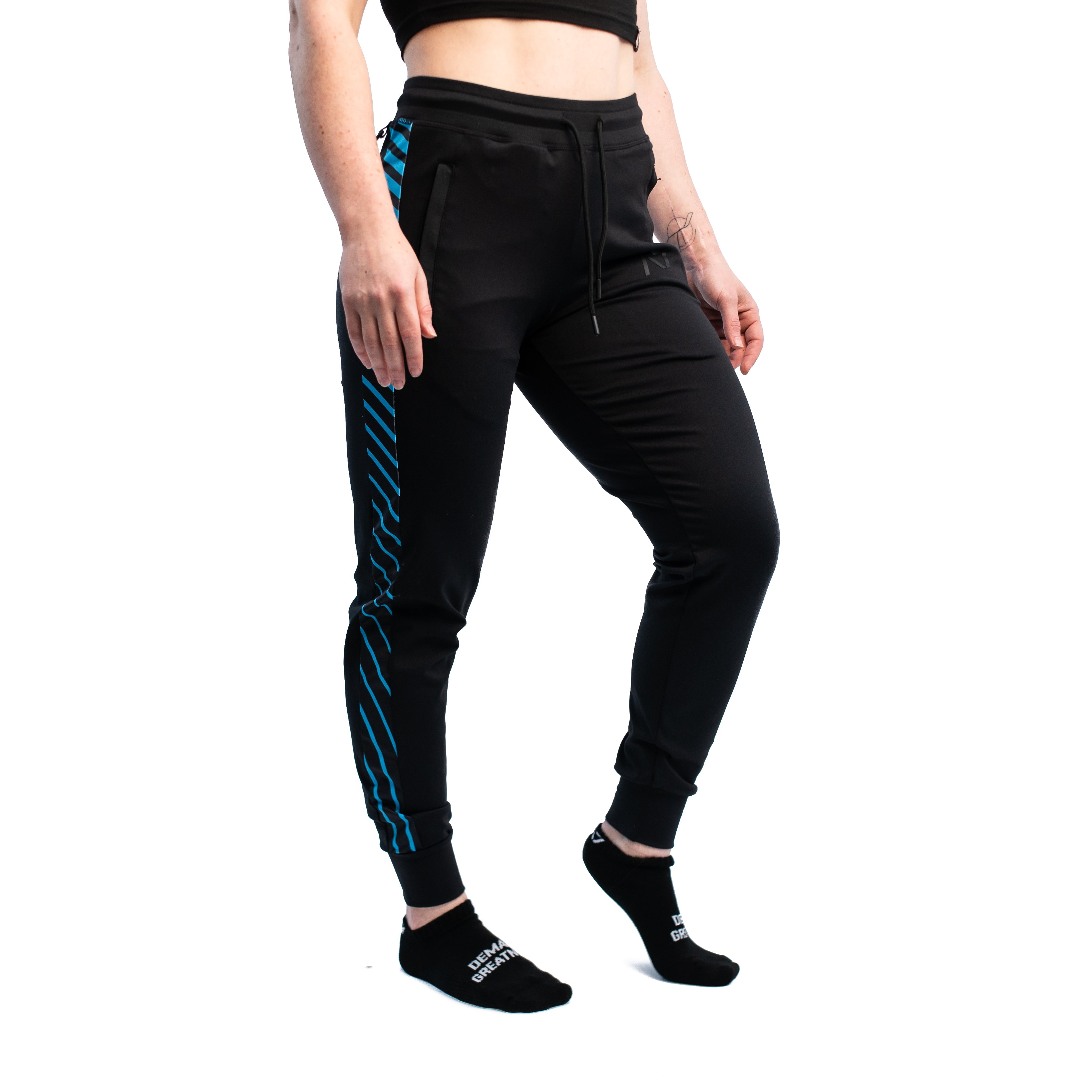 A7 Ripple Defy joggers are just as comfortable in the gym as they are going out. These are made with premium moisture-wicking 4-way-stretch material for greater range of motion. These are a great fit for both men and women and offer deep zippered pockets and tapered leg design. Purchase Ripple Defy Joggers from A7 UK shipping to UK or A7 Europe shipping to EU.