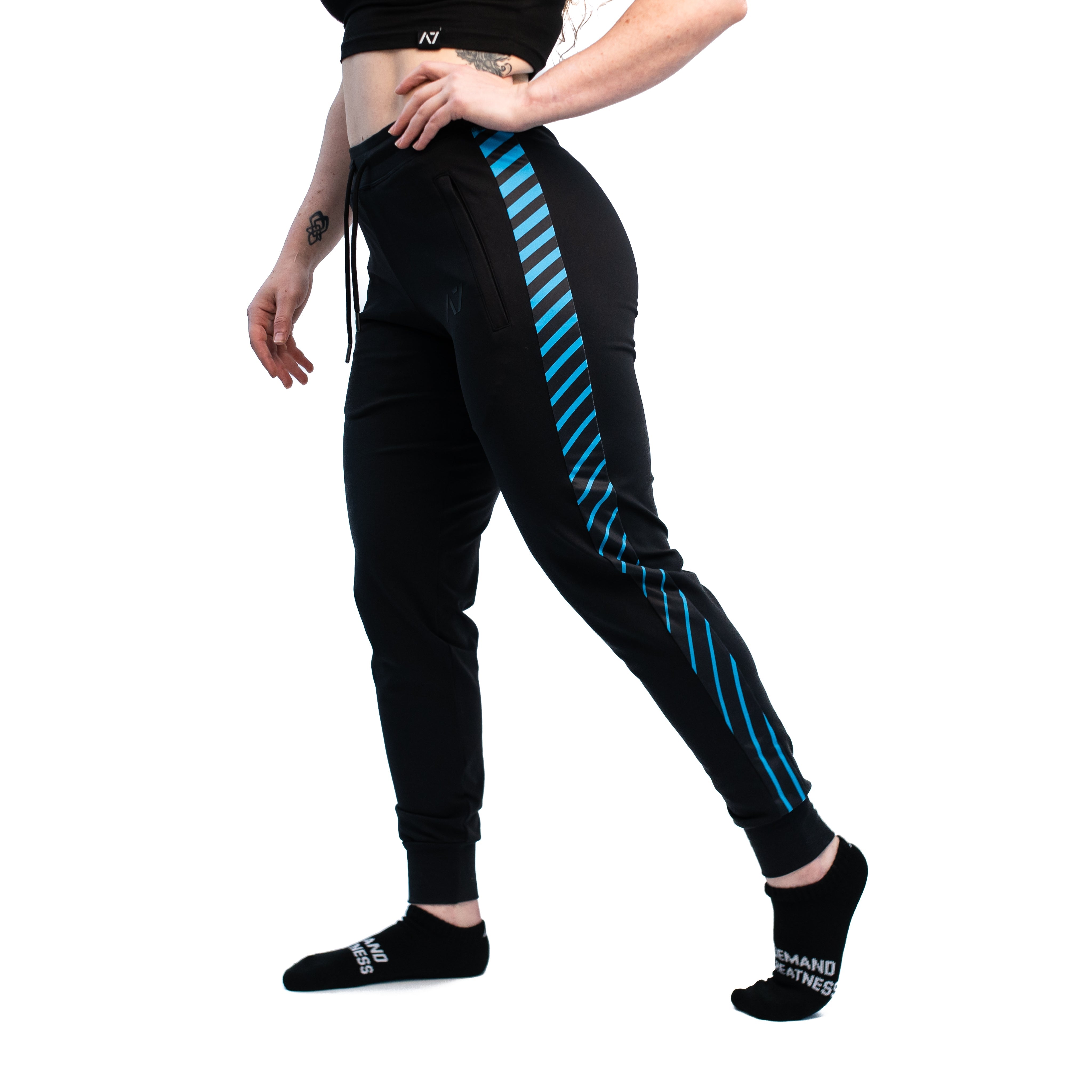 A7 Ripple Defy joggers are just as comfortable in the gym as they are going out. These are made with premium moisture-wicking 4-way-stretch material for greater range of motion. These are a great fit for both men and women and offer deep zippered pockets and tapered leg design. Purchase Ripple Defy Joggers from A7 UK shipping to UK or A7 Europe shipping to EU.