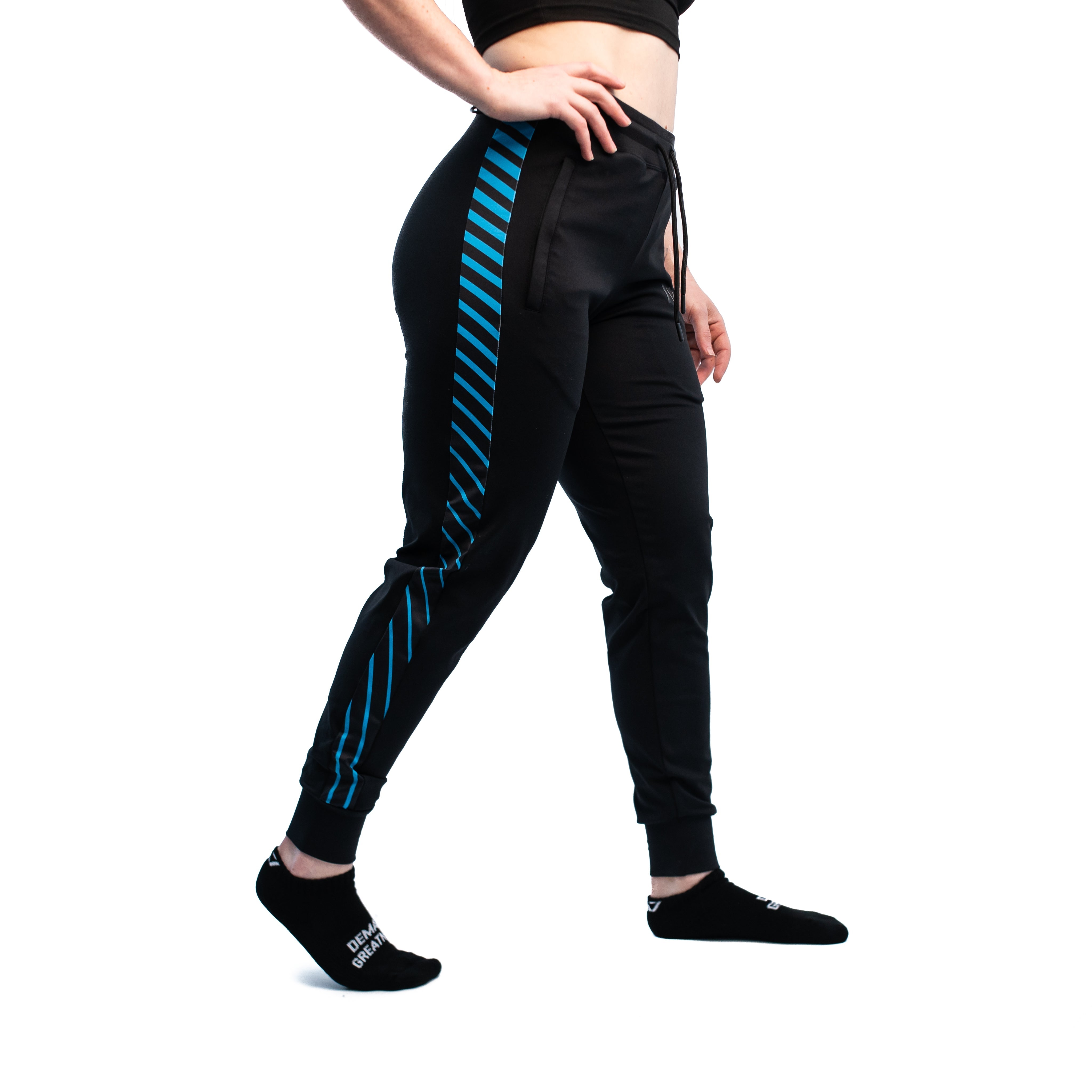 A7 Ripple Defy joggers are just as comfortable in the gym as they are going out. These are made with premium moisture-wicking 4-way-stretch material for greater range of motion. These are a great fit for both men and women and offer deep zippered pockets and tapered leg design. Purchase Ripple Defy Joggers from A7 UK shipping to UK or A7 Europe shipping to EU.