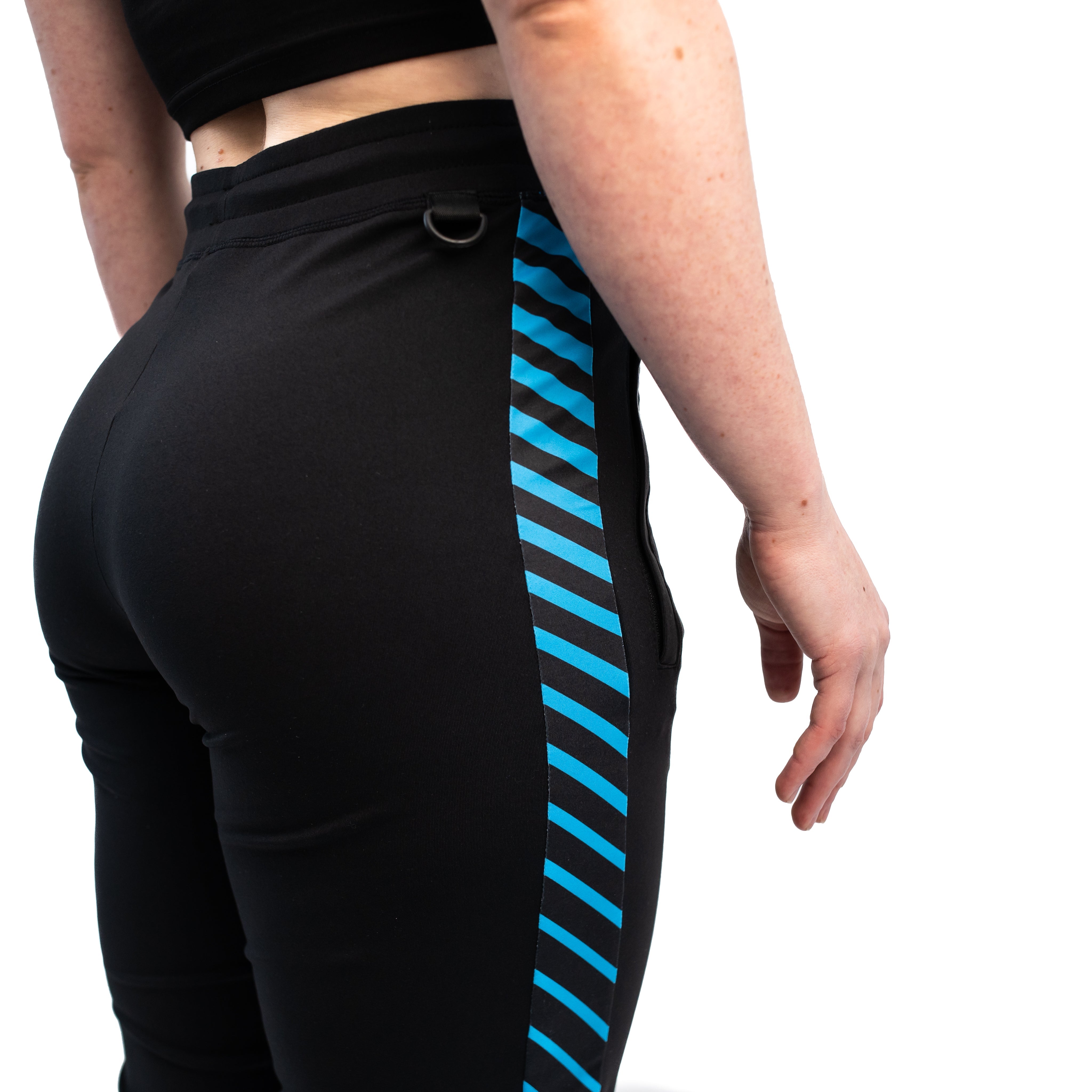 A7 Ripple Defy joggers are just as comfortable in the gym as they are going out. These are made with premium moisture-wicking 4-way-stretch material for greater range of motion. These are a great fit for both men and women and offer deep zippered pockets and tapered leg design. Purchase Ripple Defy Joggers from A7 UK shipping to UK or A7 Europe shipping to EU.