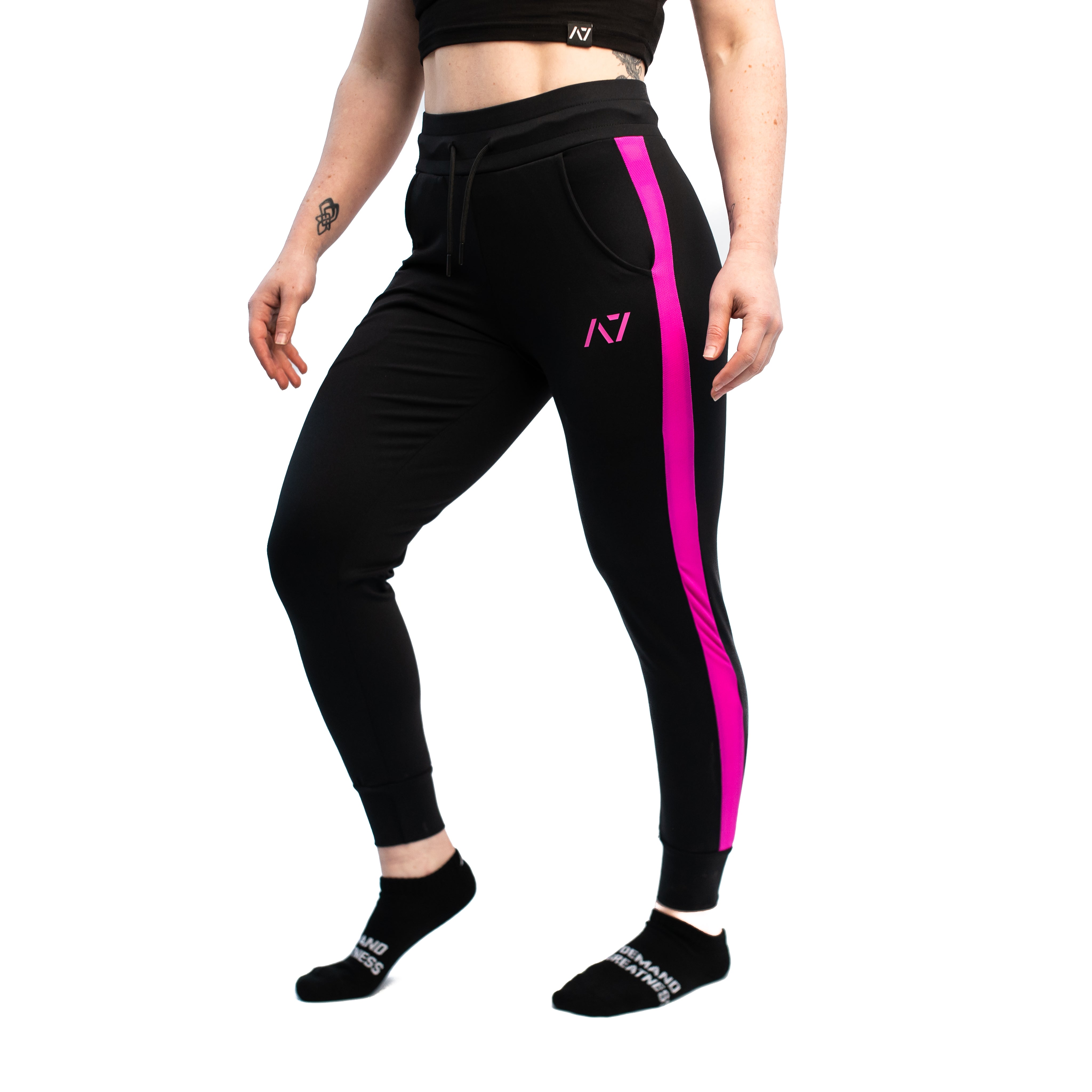 A7’s newest Women's Joggers are made with the same premium Defy fabric you have come to love, but with female curves (flexure) in mind! Using 4-way-stretch material, these flexure joggers are specifically designed for Women's unique shape. Flexure women’s joggers in pink are available to buy from A7UK for shipping to UK and Europe.