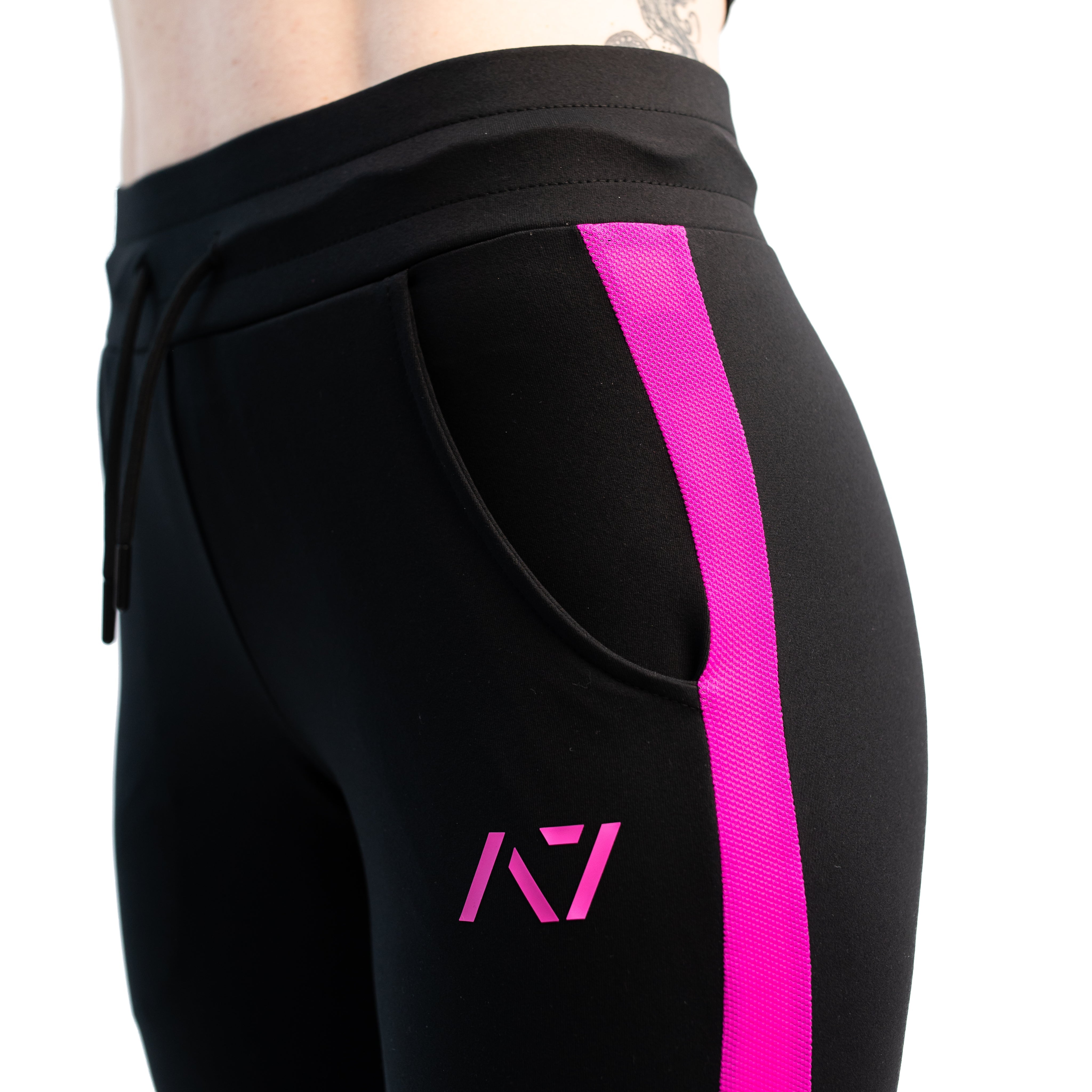 A7’s newest Women's Joggers are made with the same premium Defy fabric you have come to love, but with female curves (flexure) in mind! Using 4-way-stretch material, these flexure joggers are specifically designed for Women's unique shape. Flexure women’s joggers in pink are available to buy from A7UK for shipping to UK and Europe.