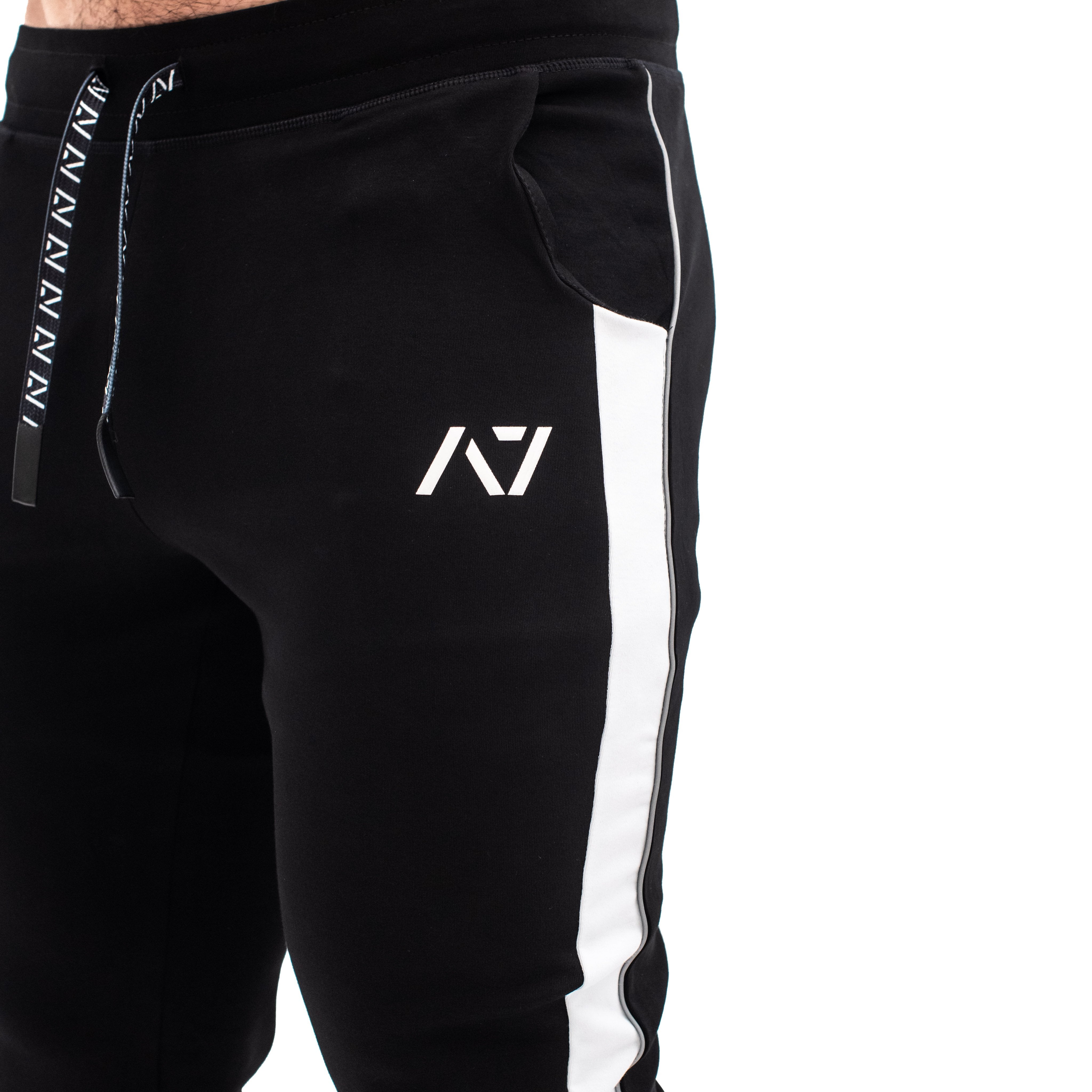 When we set out to create our Moxie Joggers we knew they had to meet the high standard we established with our Defy Joggers.We wanted to introduce some new elements that we felt could bring joy in both your comfort and style!