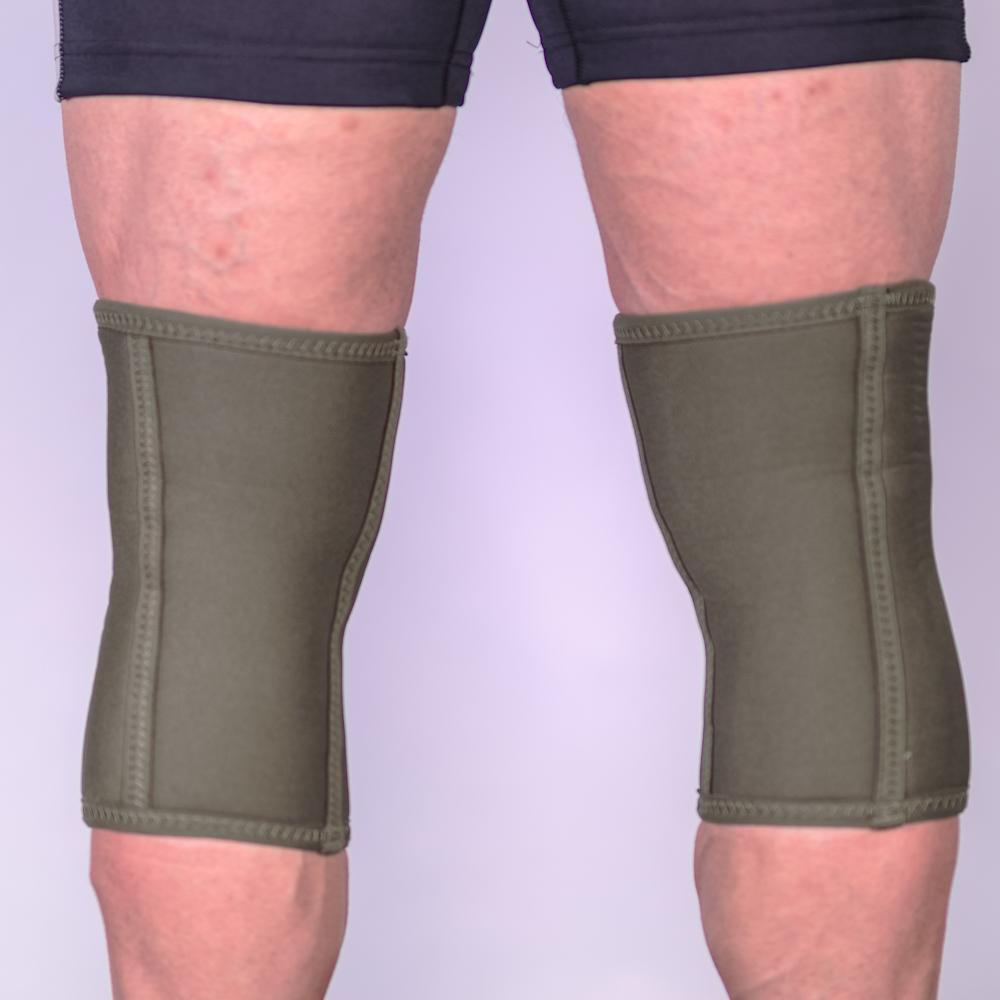 A7 IPF approved Military CONE knee sleeves are structured with a downward cut panel on the back of the quad and calf to ensure ultimate compression at the knee joint. A7 CONE knee sleeves are IPF approved for use in all powerlifting competitions. A7 CONE Knee Sleeves are IPF Approved Kit. A7 cone knee sleeves are made with high quality neoprene and the knee sleeves are sold as a pair. The double seam on the knee sleeves create a greater tension on the knee joint. A7 UK shipping to UK and Europe. 