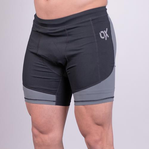 
                      
                        OX compression shorts are perfect for training at a hot gym and even going for a jog outside. The shorts are made out of soft yet moisture-wicking fabric that allows for ultimate performance. AÂ cell phone pocket and a key clip are added to make sure you have your valuables with you at all times. Available in UK and Europe including France, Italy, Germany, Sweden and Poland.
                      
                    
